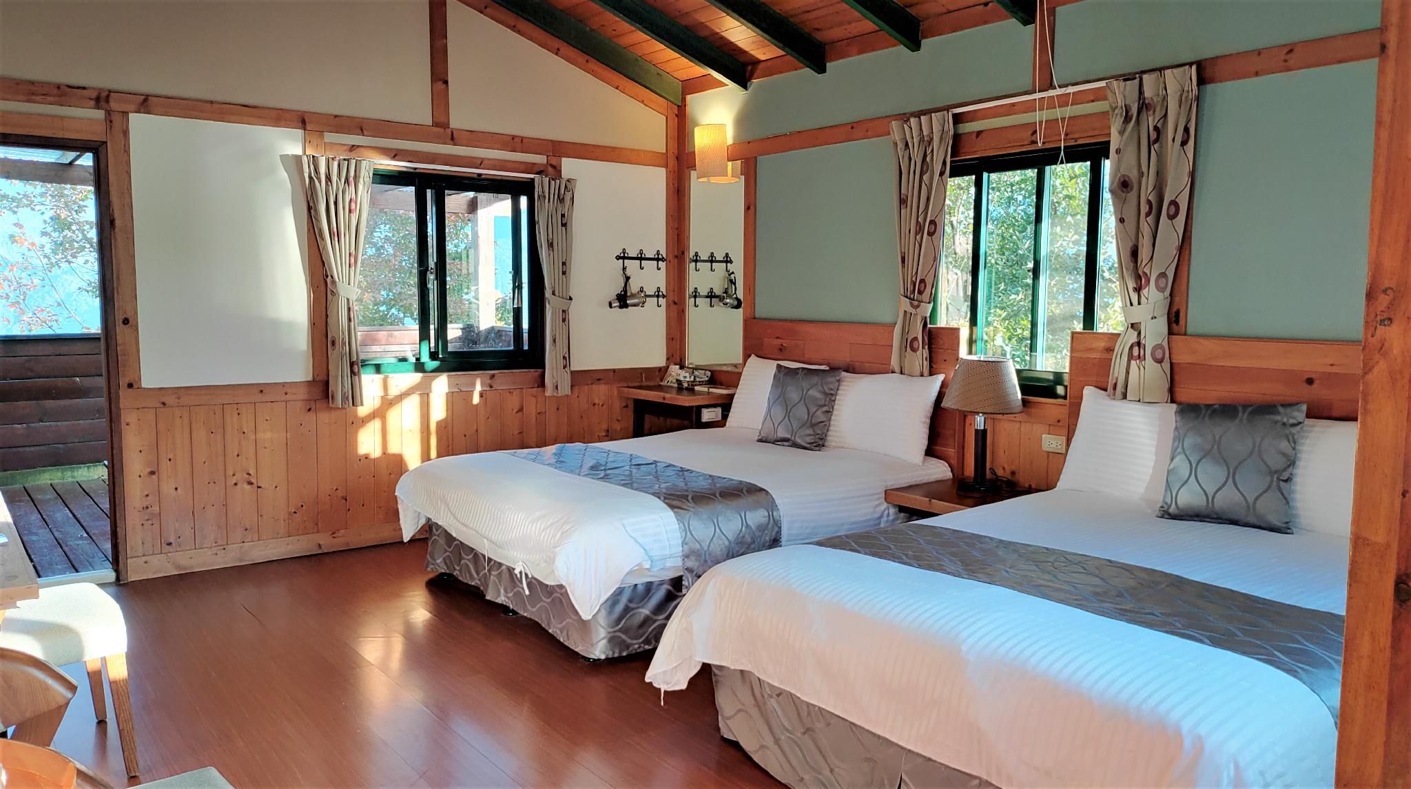 Family Room for 8 People