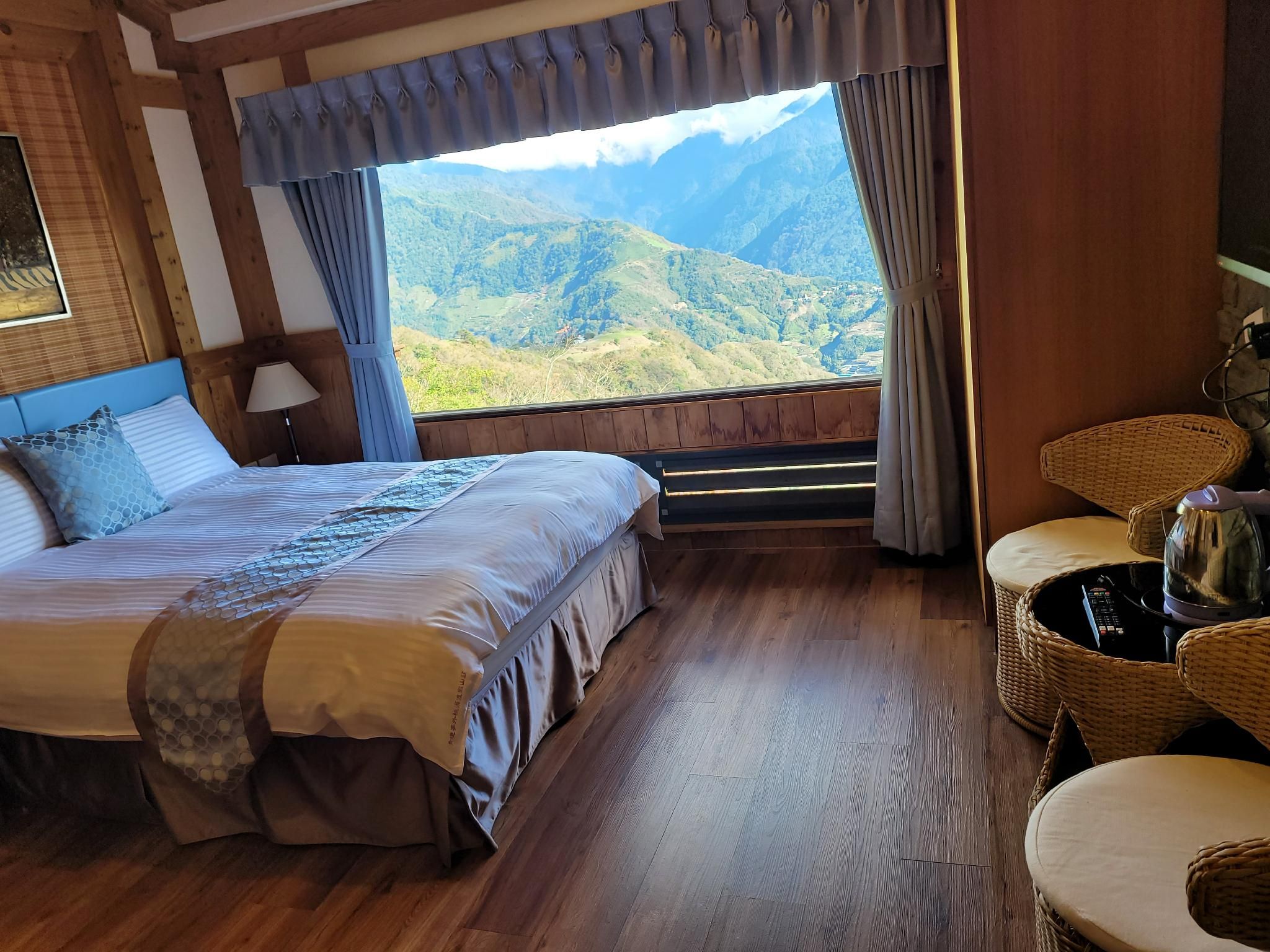 Double Suite with Mountain View