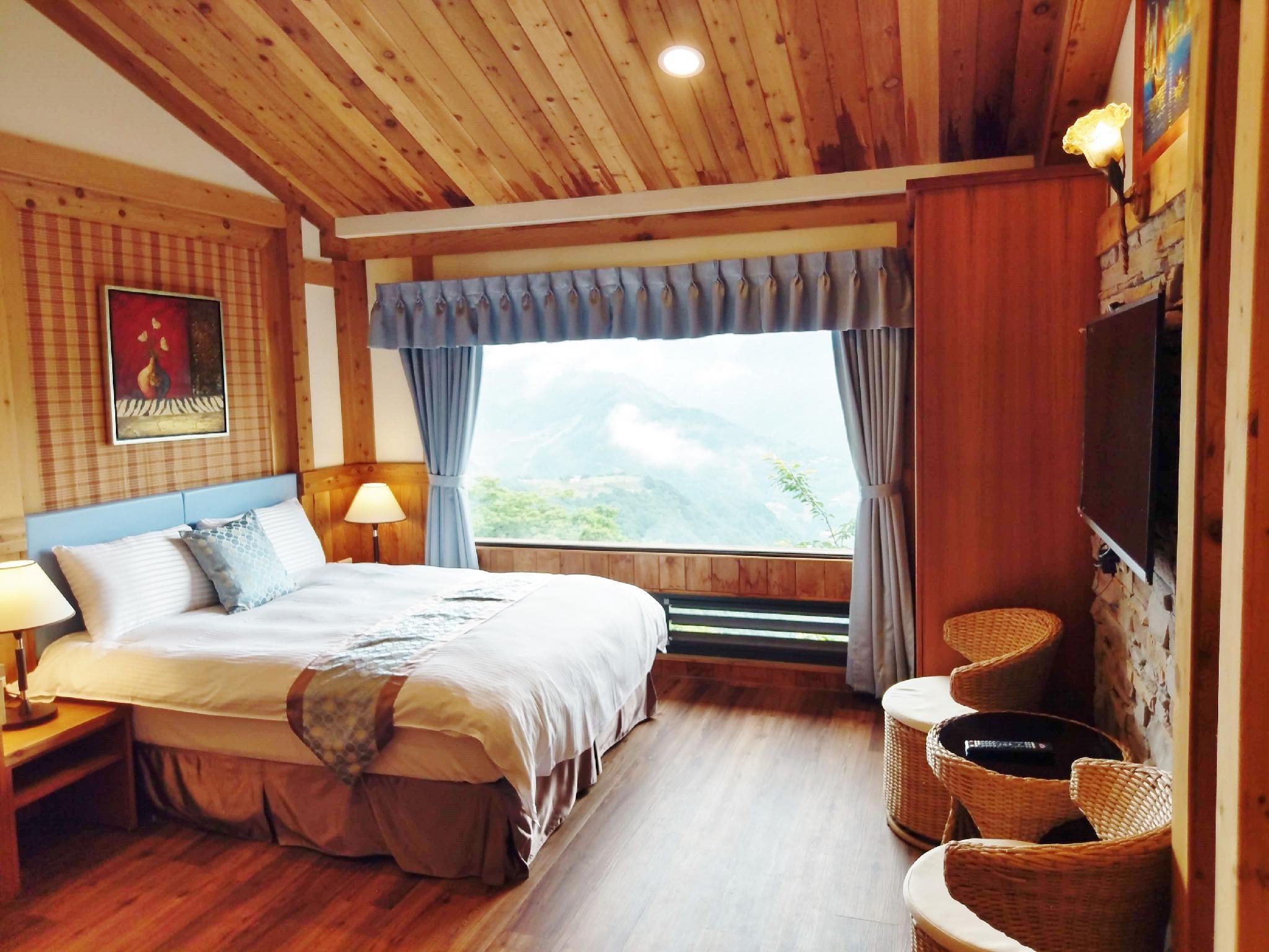 Double Suite with Mountain View