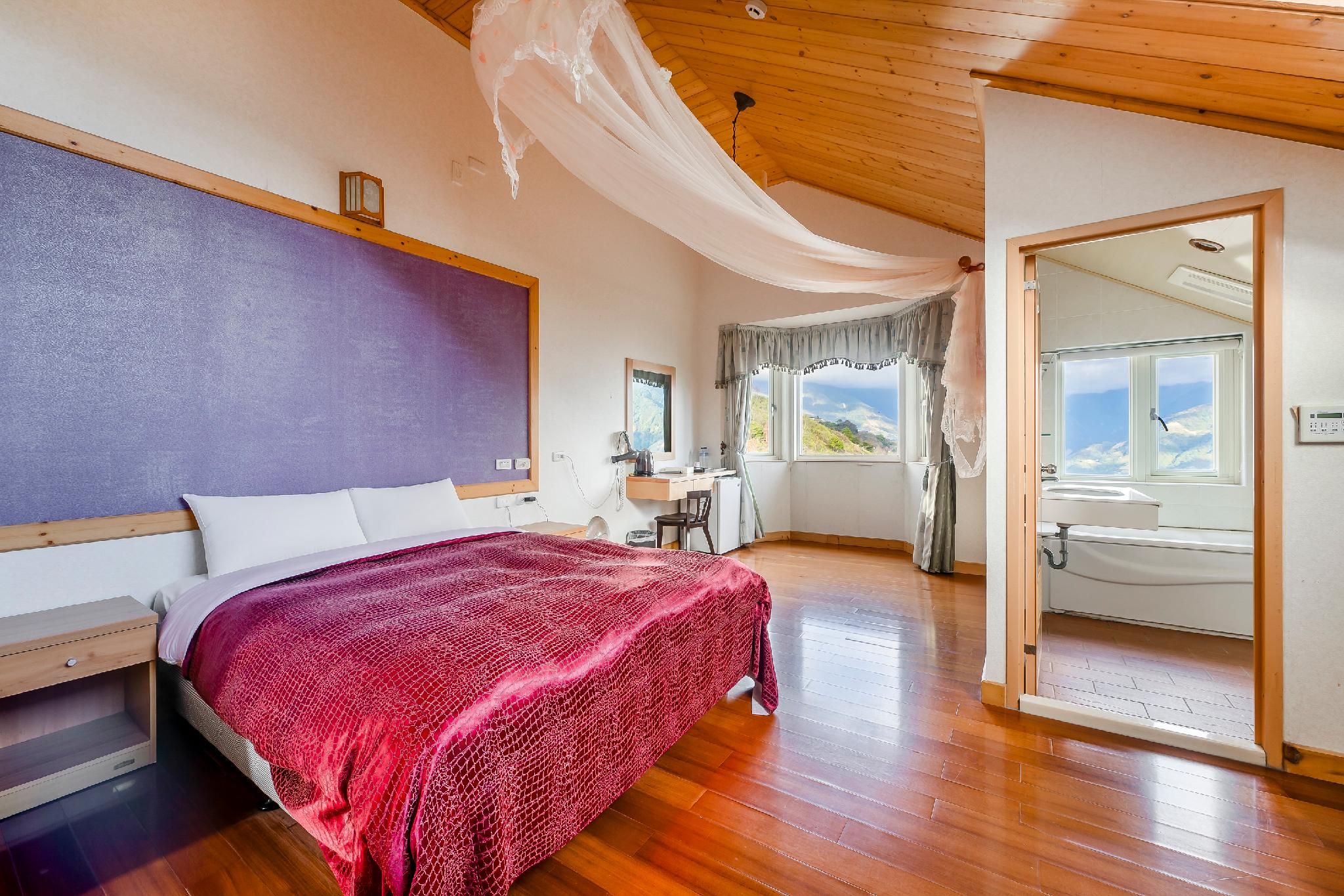 Deluxe Double Room with Bathtub