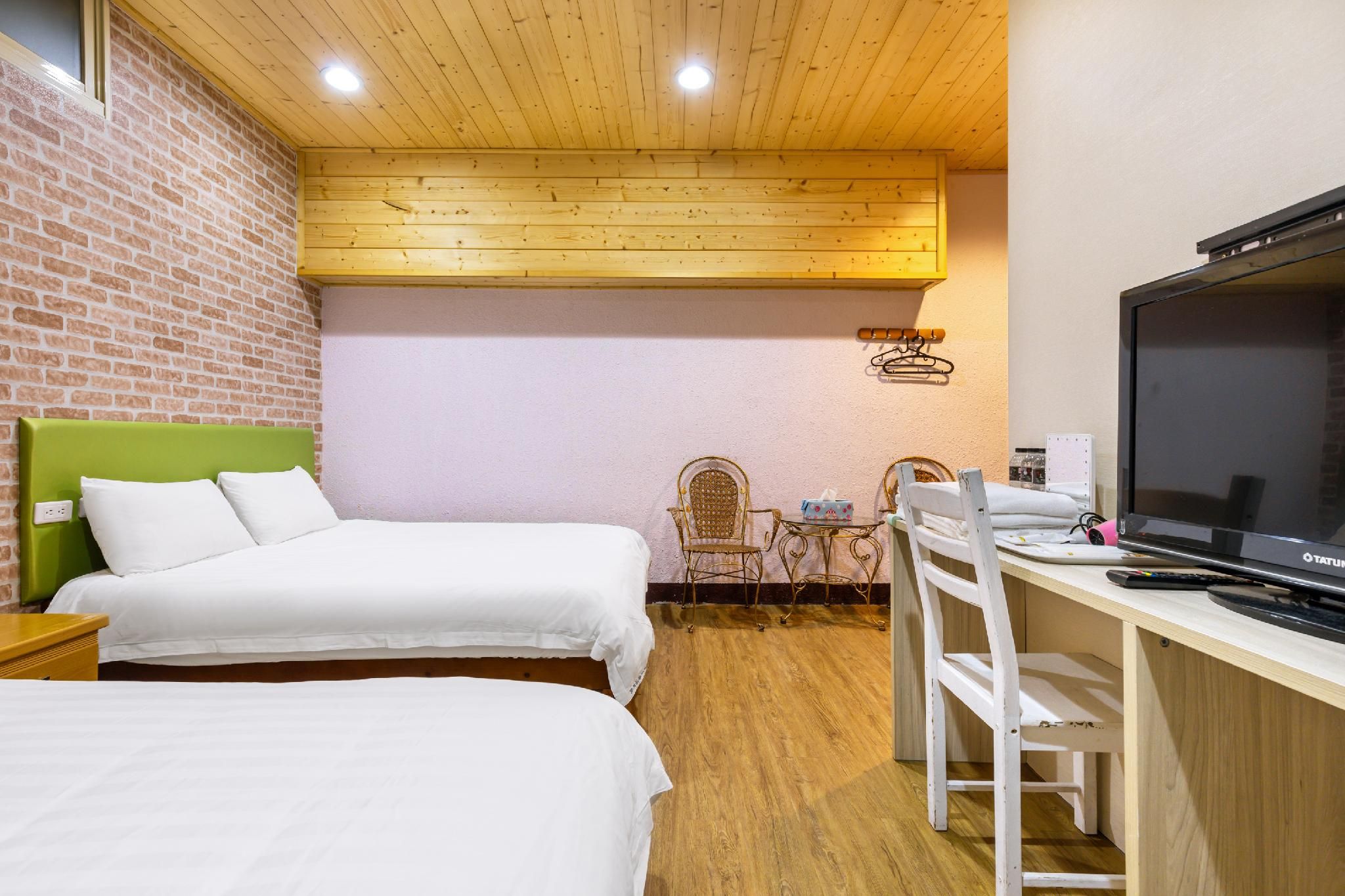 Cozy Quadruple Room