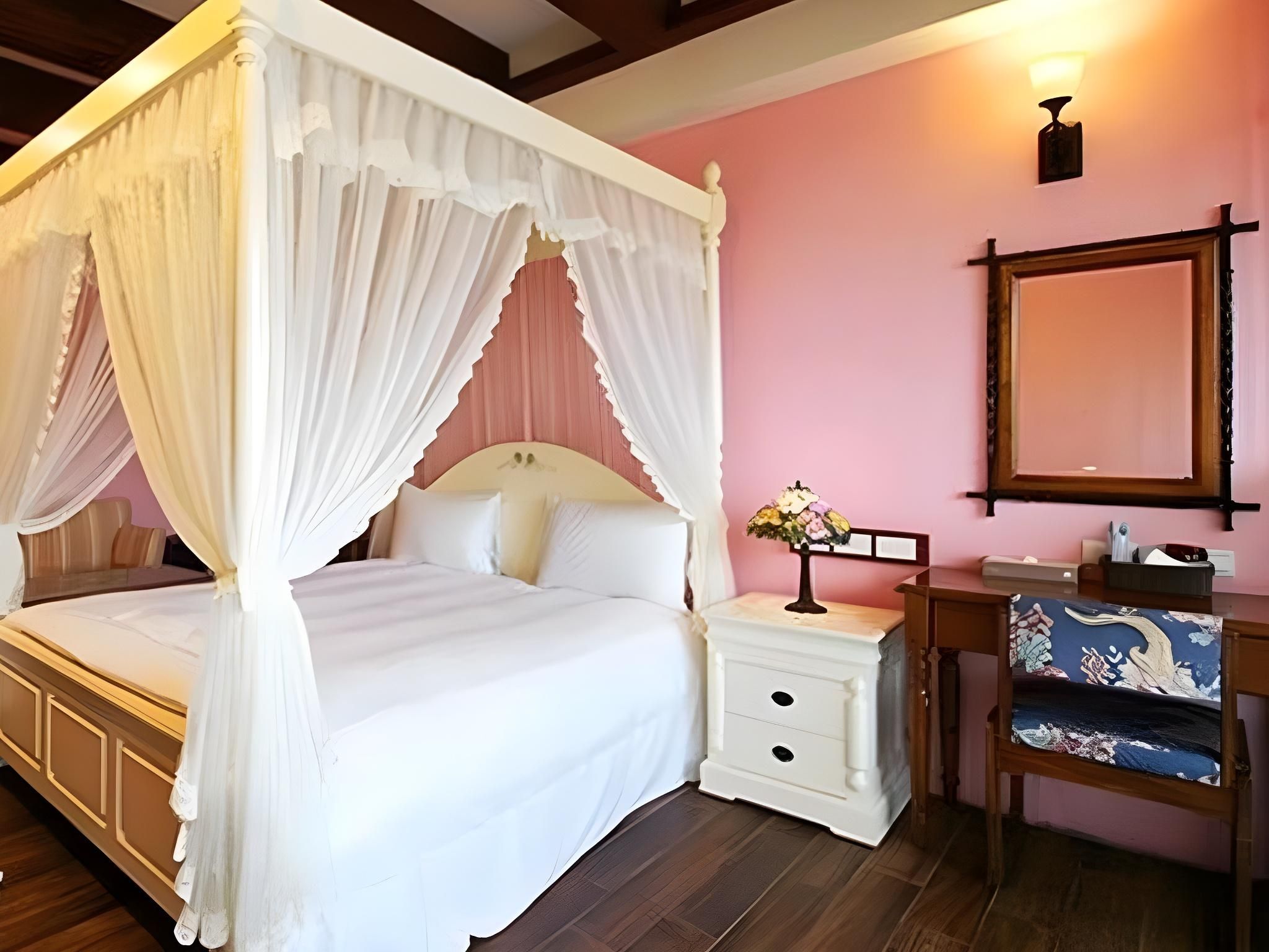 Honeymoon Suite