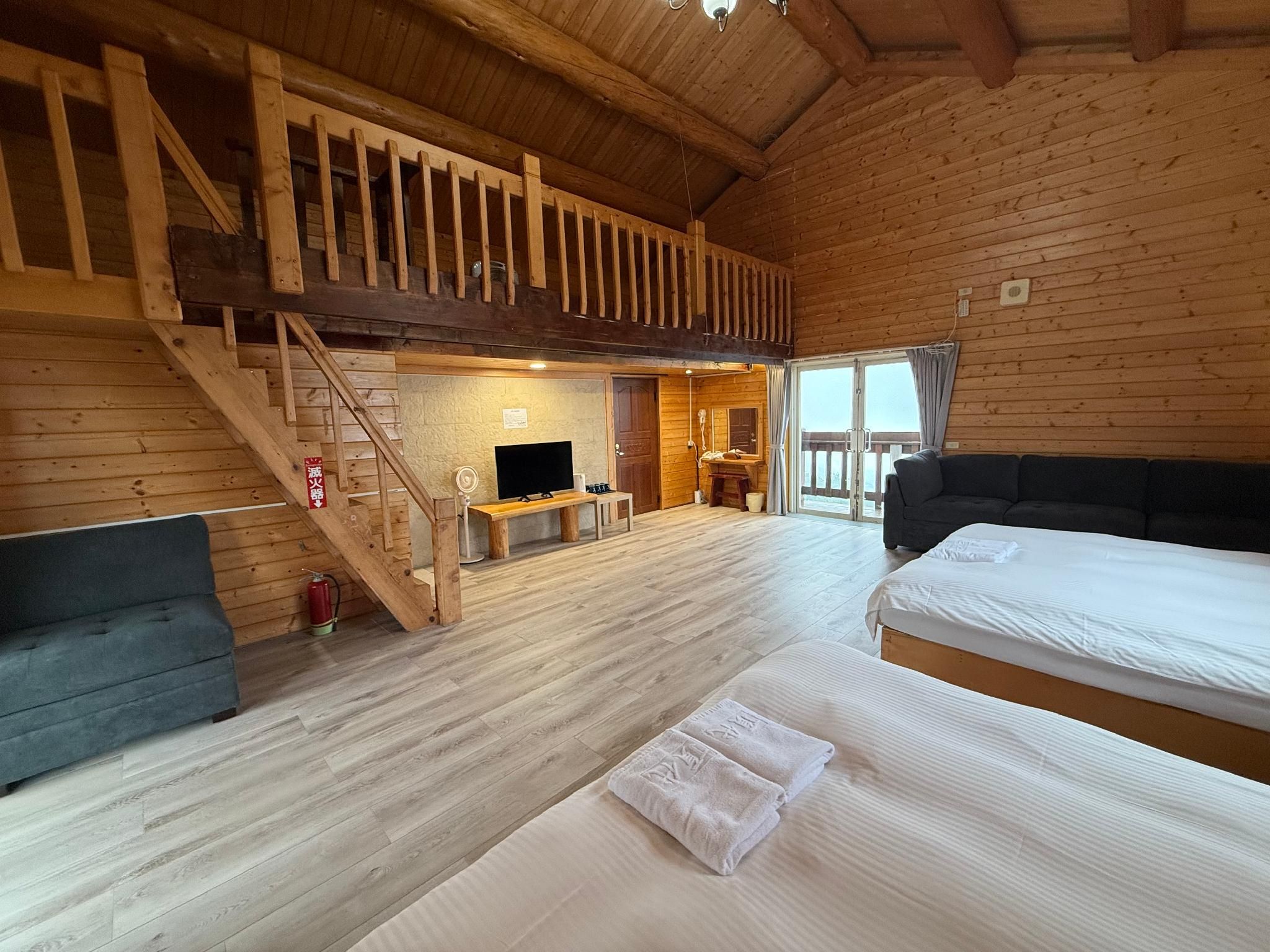 Family Room for 8 People