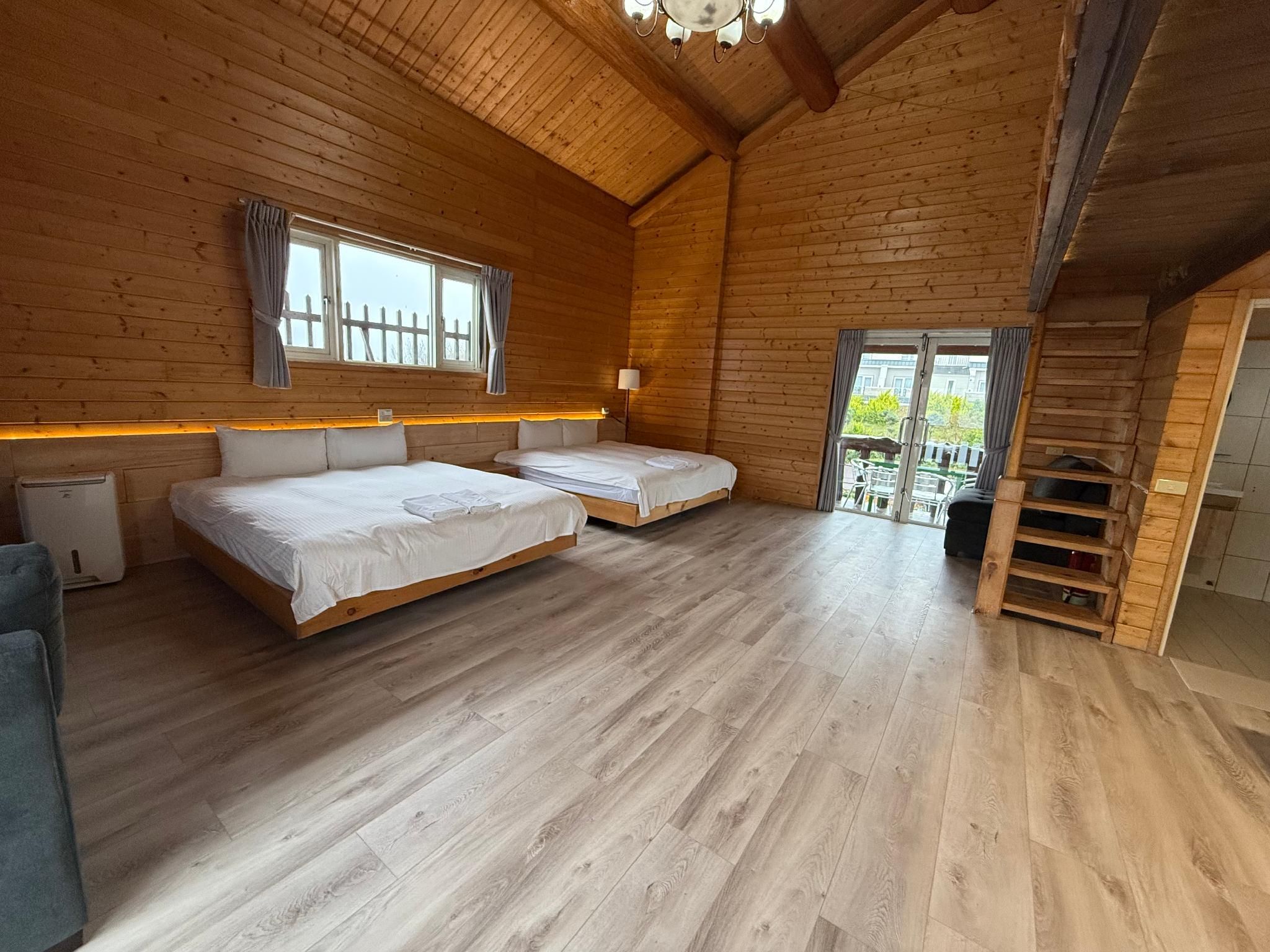 Family Room for 8 People