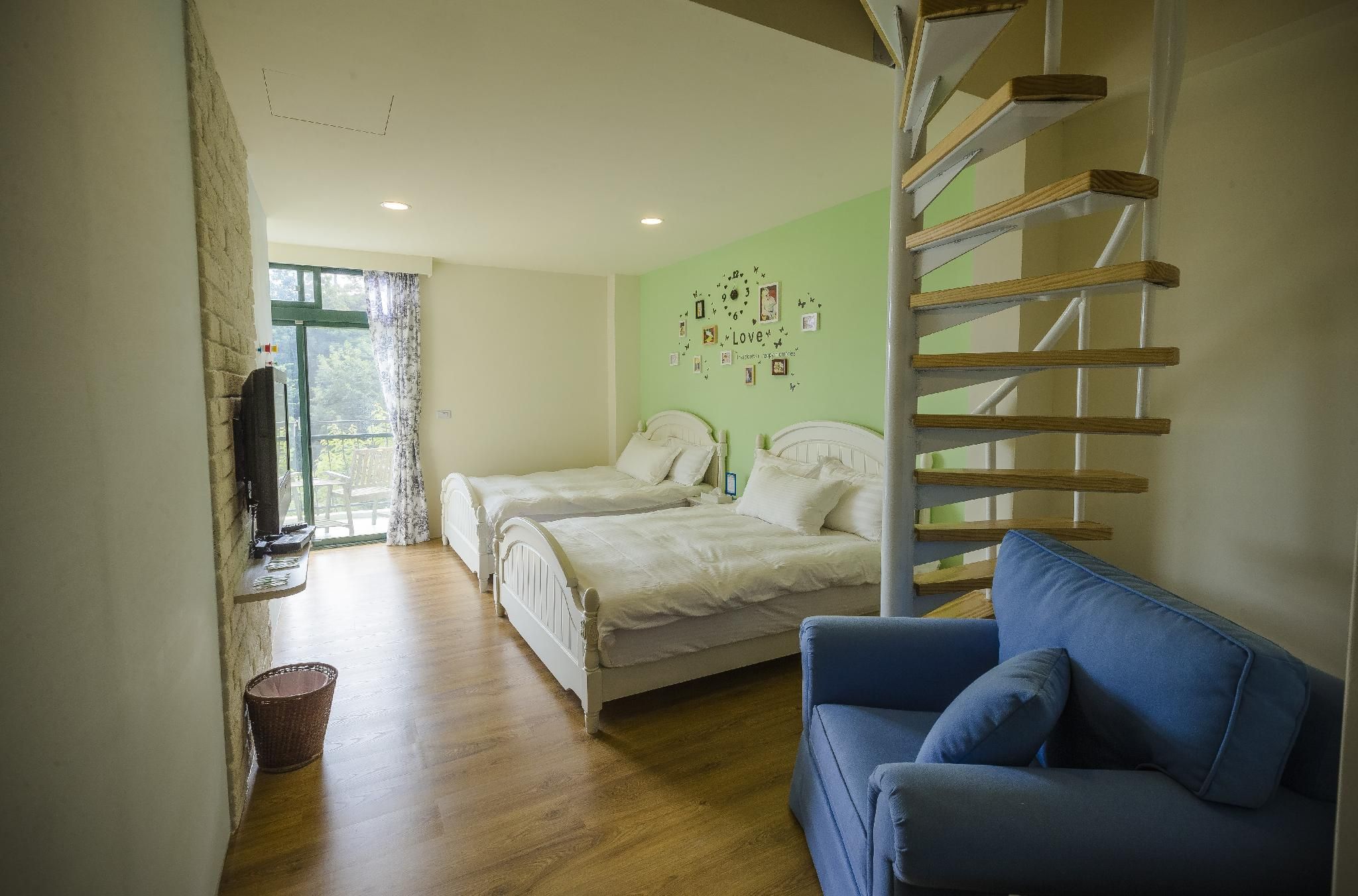 Run of House Classic Double Room without Bathtub