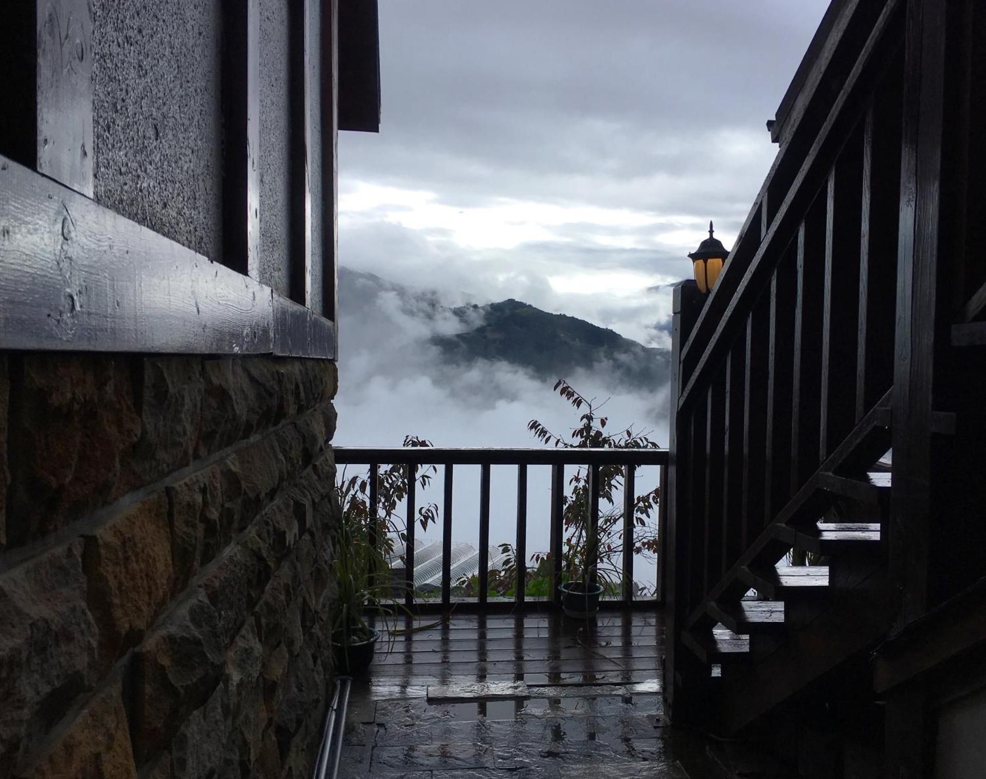 Queen Bed Mountain View