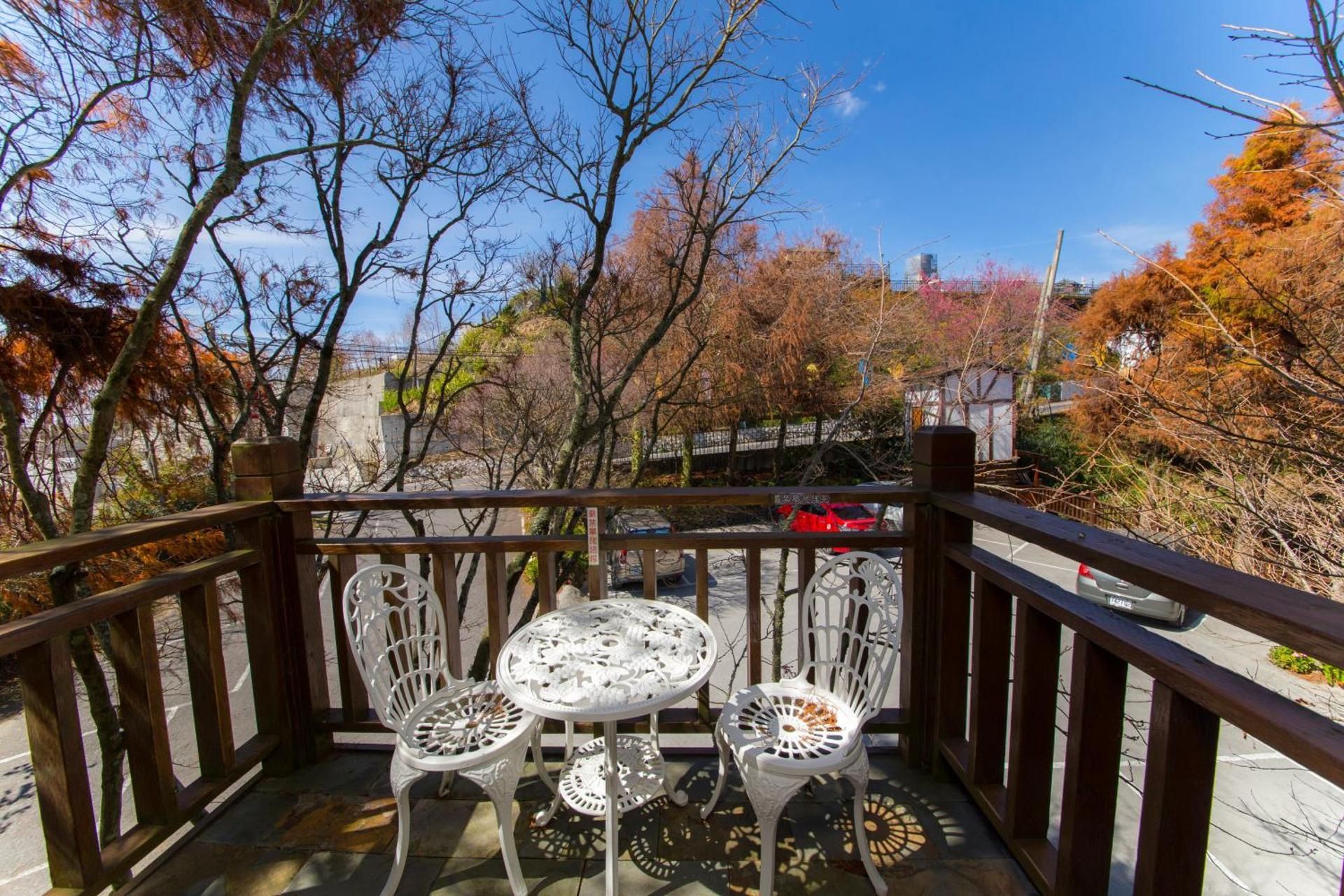 2 Double Beds Street View