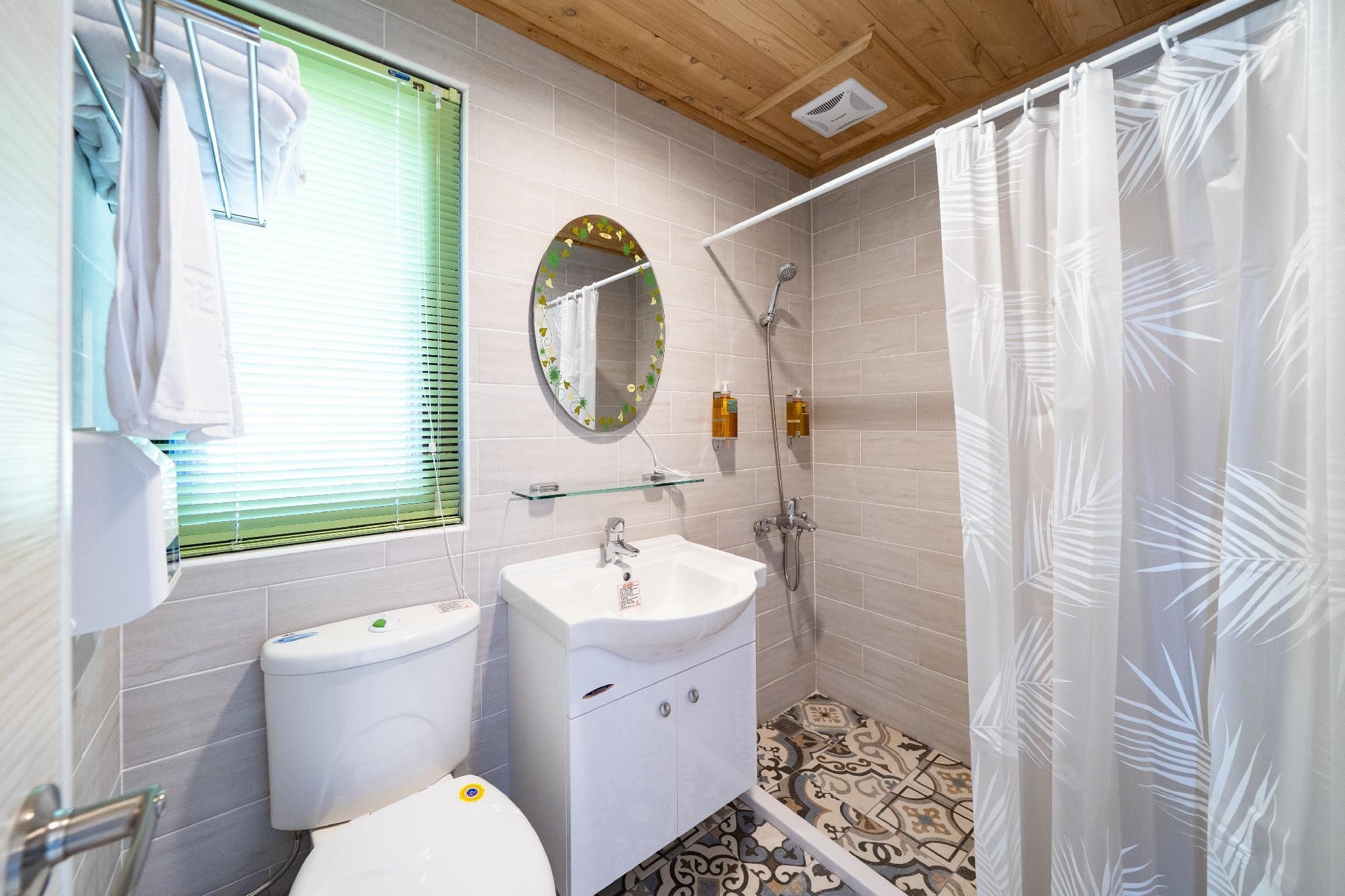 Flower and Star Garden Bed and Breakfast Classic Triple Room 3