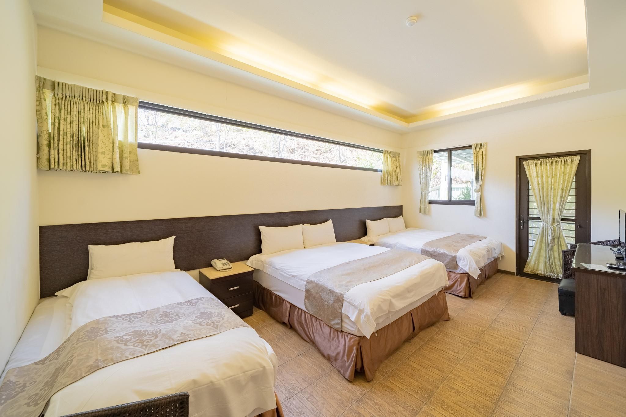 Family Room (5 Adults)