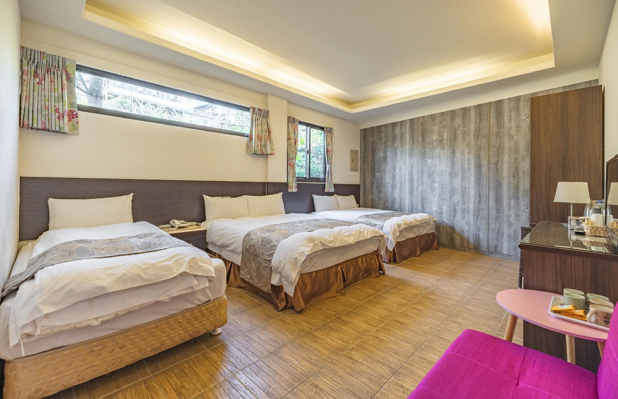 Family Room (5 Adults)