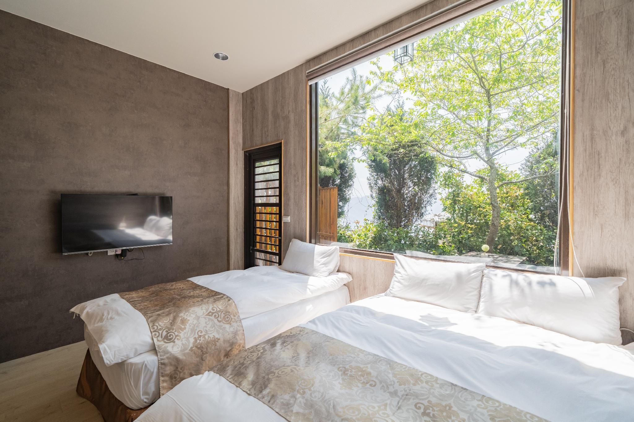 Flower and Star Garden Bed and Breakfast Classic Triple Room 2