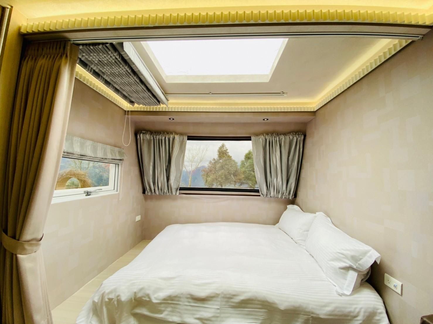 Mobile Camping Car Double Room with Extra Bed