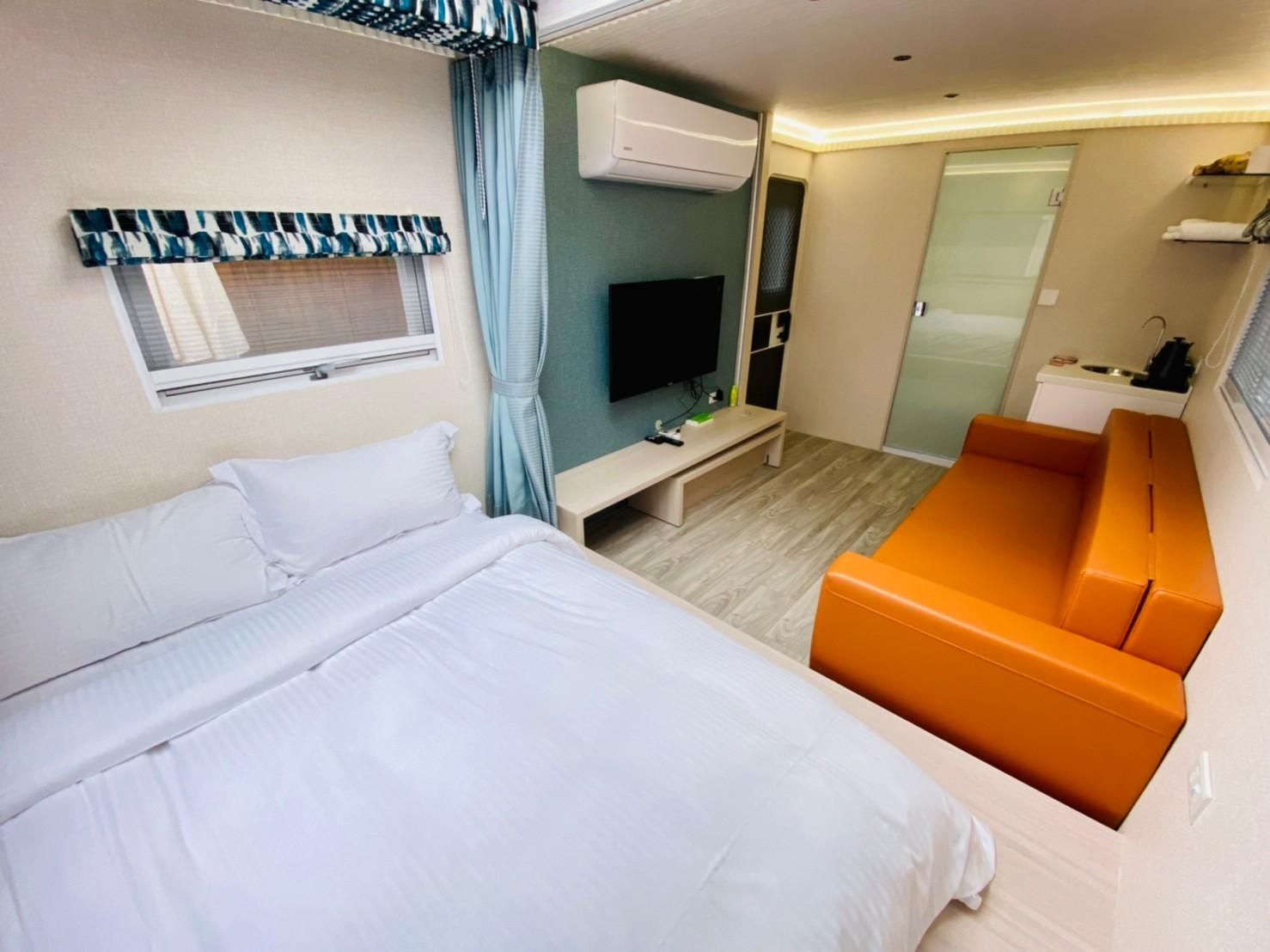 Mobile Camping Car Double Room with Extra Bed