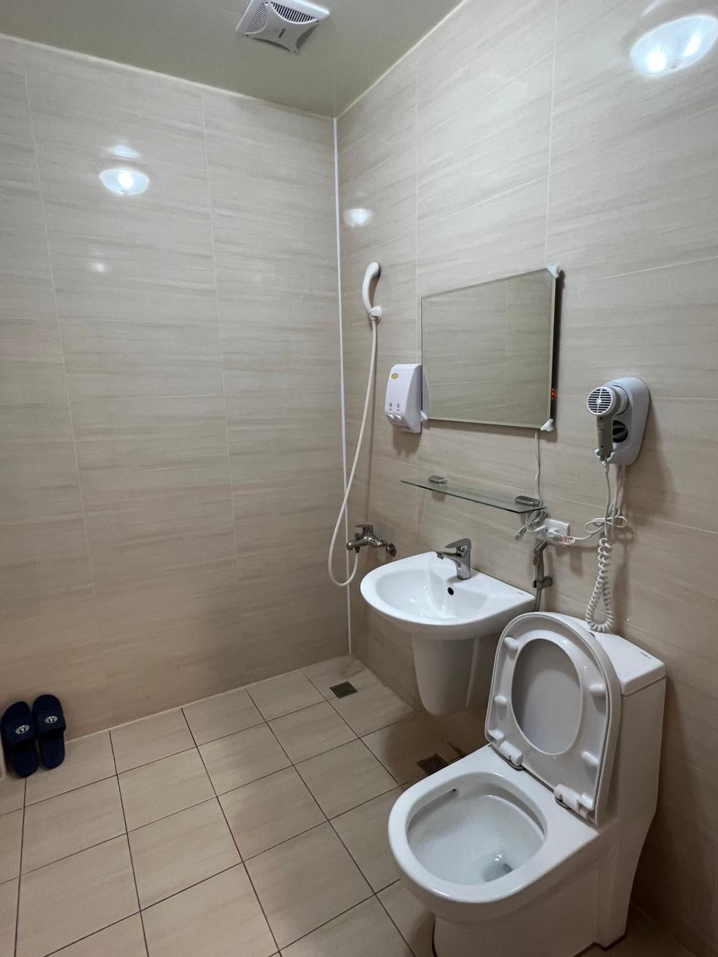 Breeze Hostel Standard Quadruple Room 2