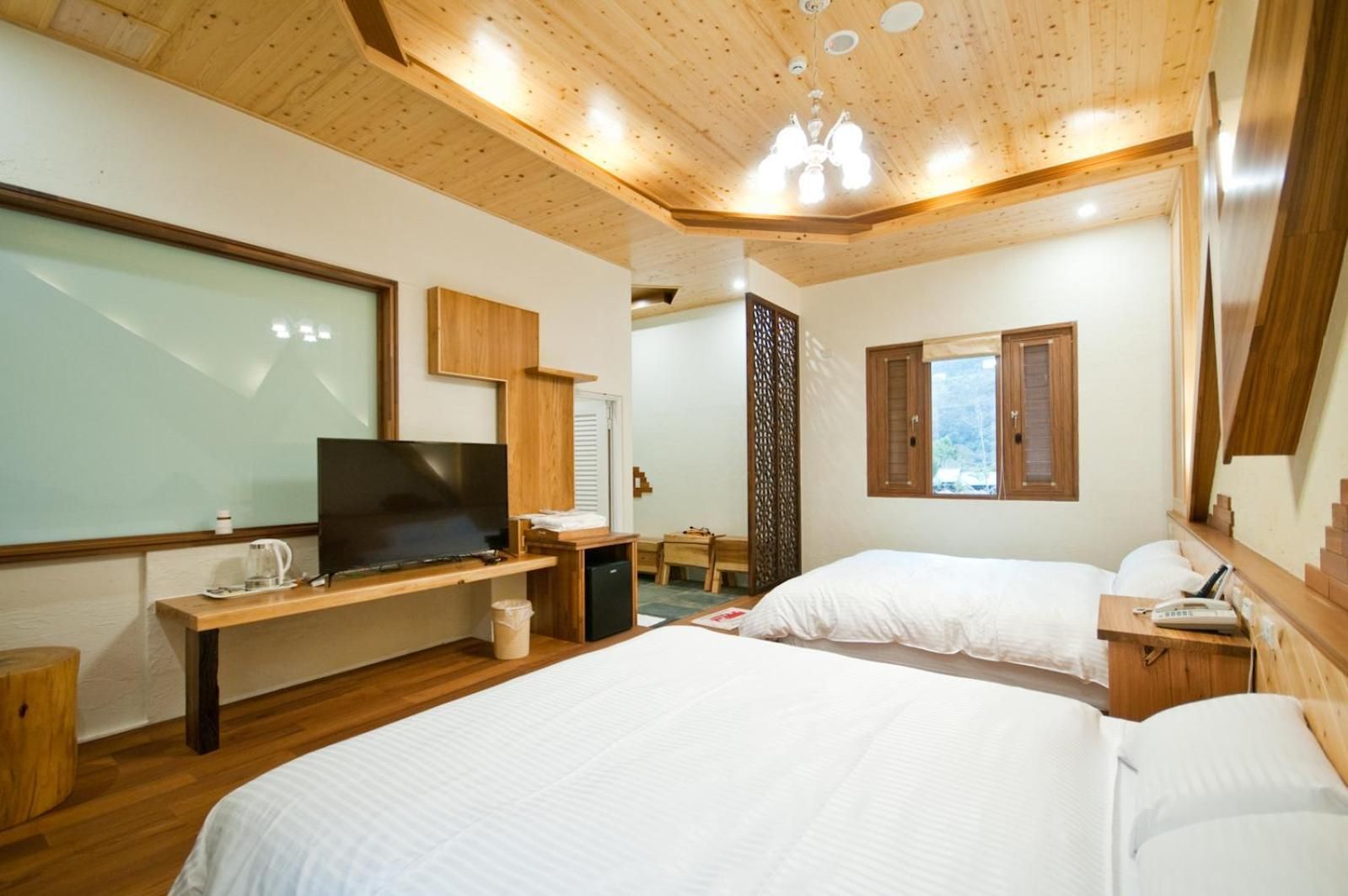 ChunYang Homestay Deluxe Double or Twin Room with Mountain View