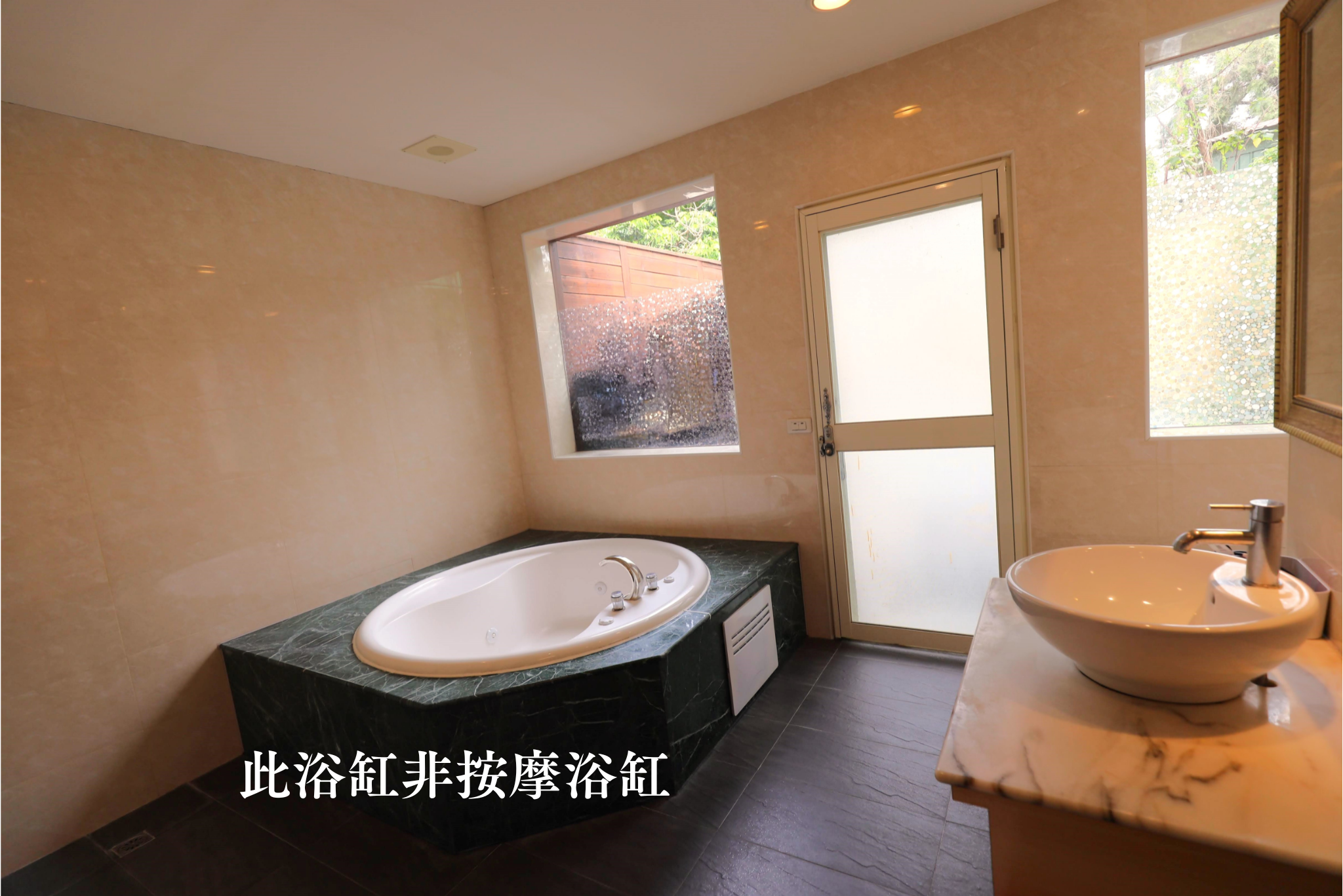 Deluxe Double Room with Bathtub