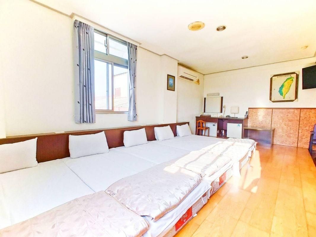 Royal Business Hotel Quintuple Room