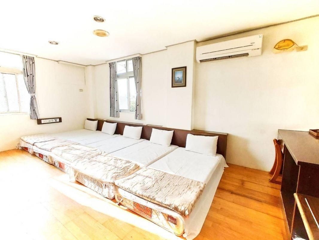 Royal Business Hotel Quintuple Room 2