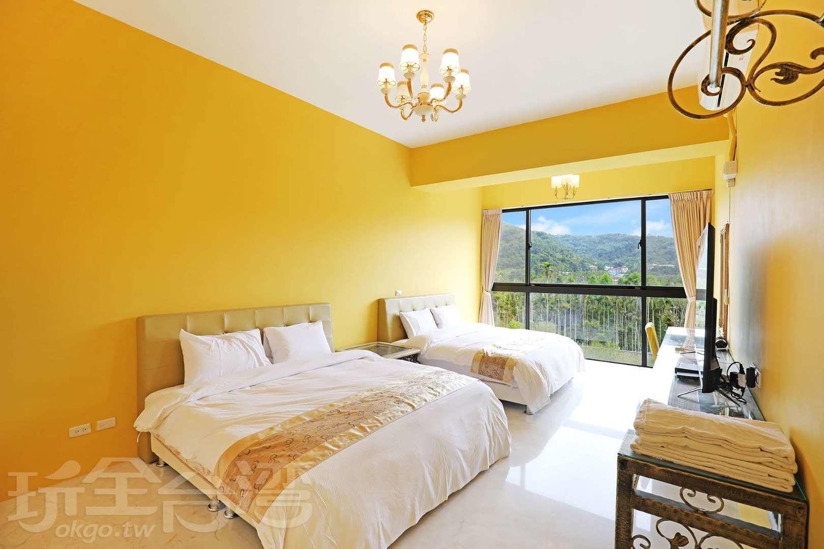 Universal Twin Room