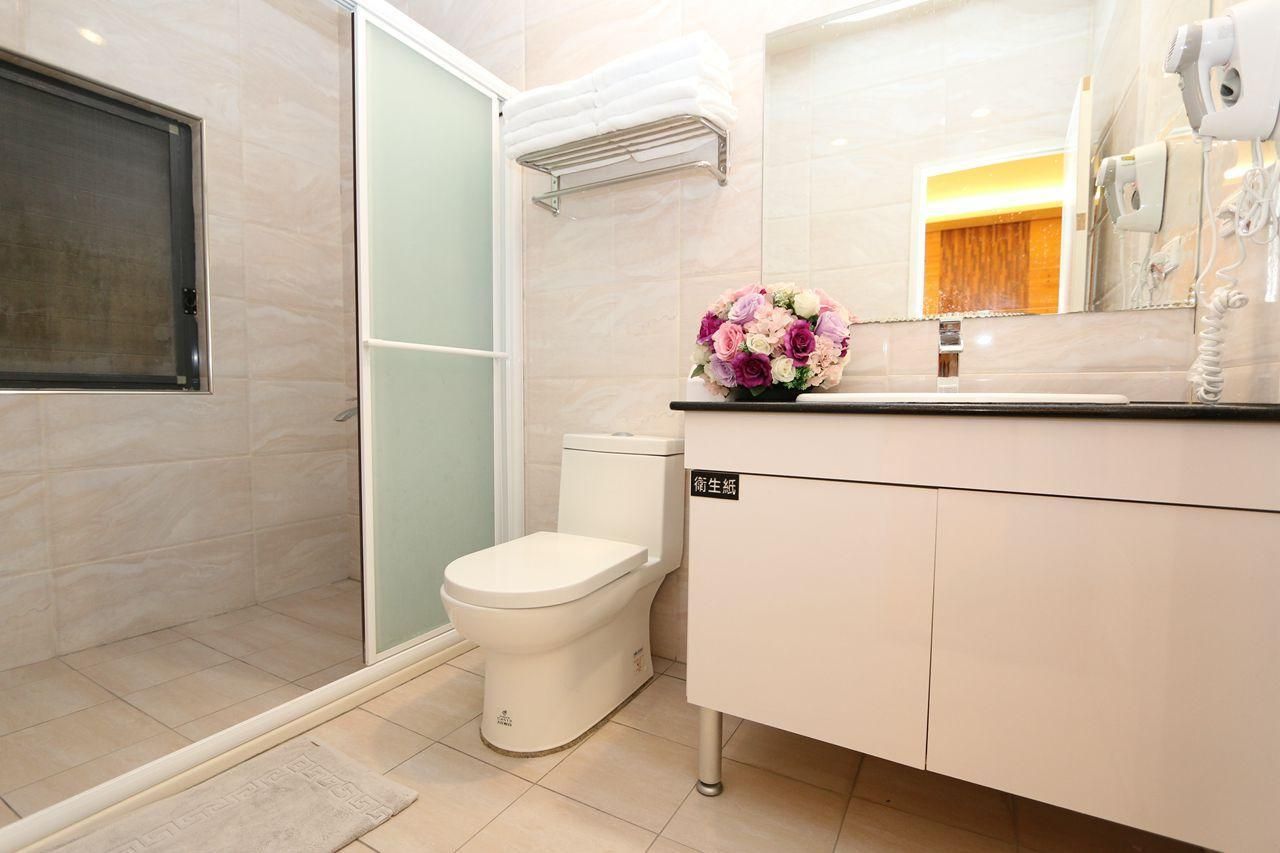 Family Room for 6 Adults