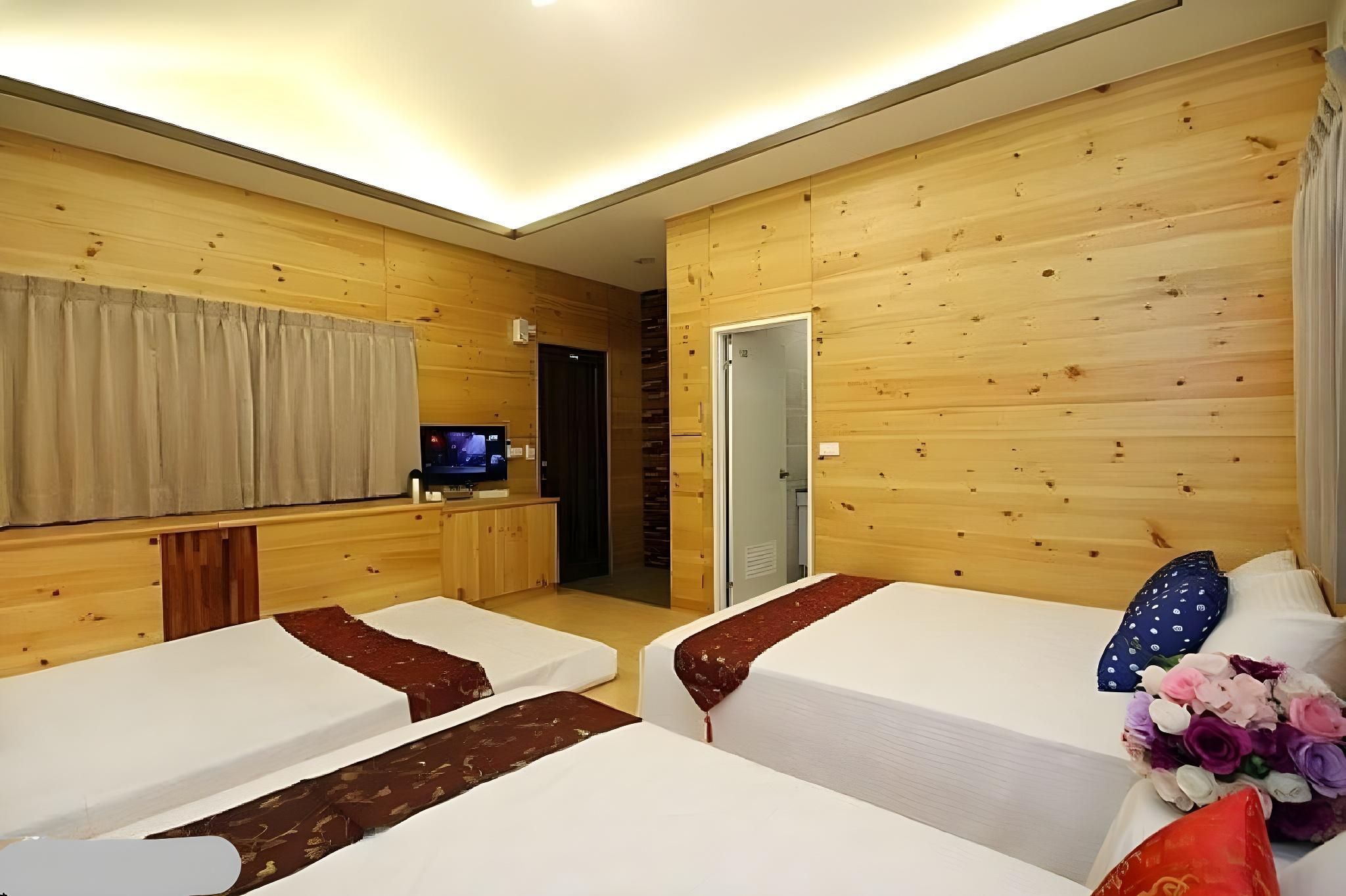 Family Room for 6 Adults