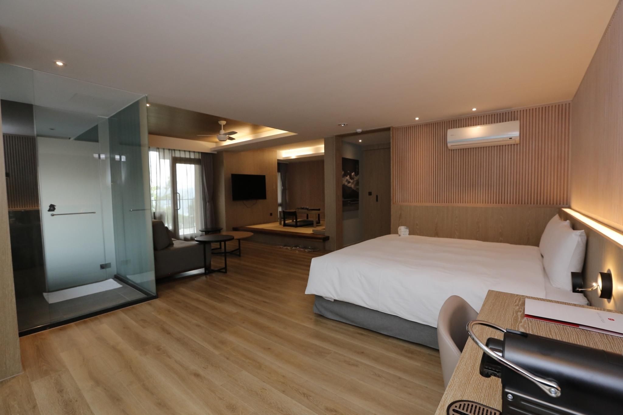 Side Lake View Family Room