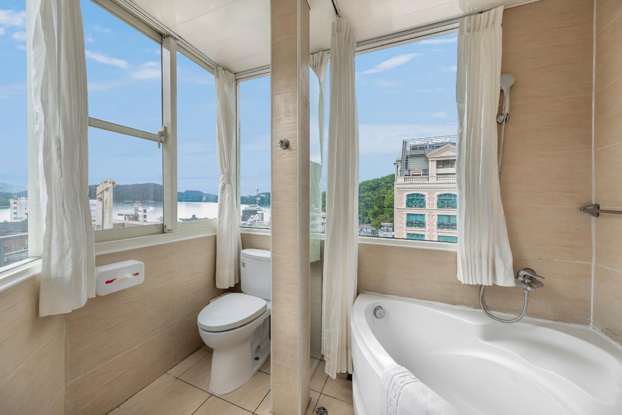 Family Room with Lake View