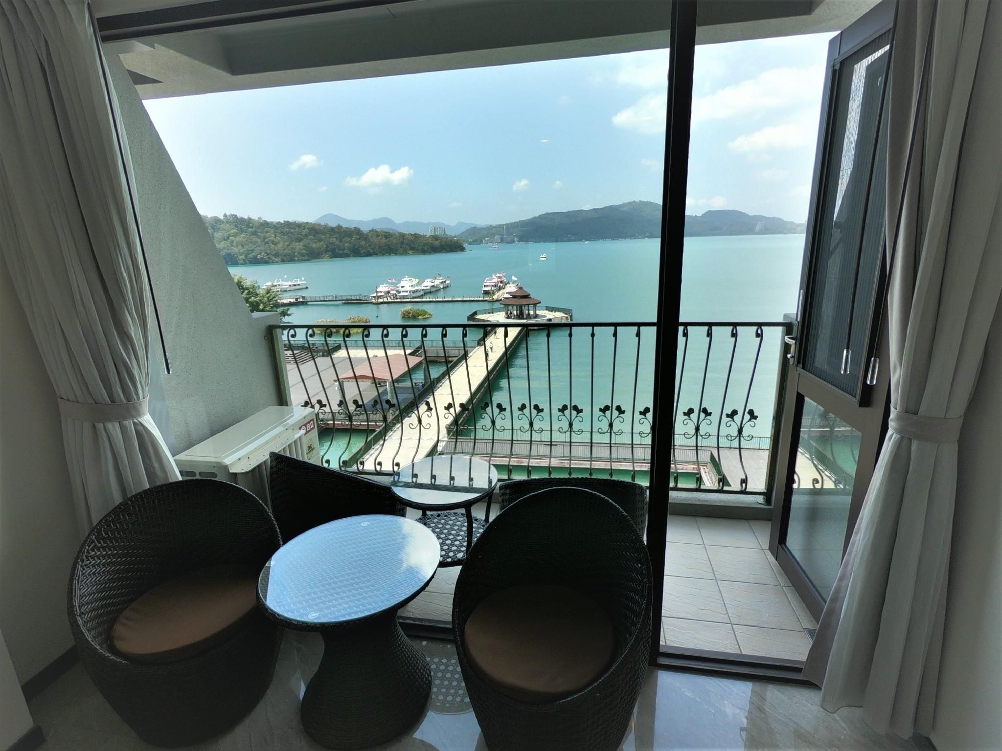 Lake View Double Room - High Floor