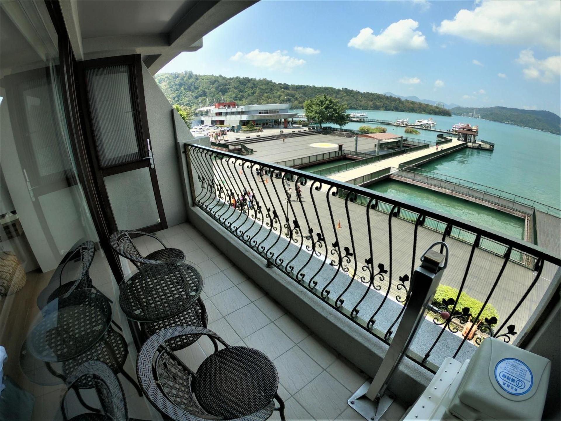Quadruple Room with Lake View - Lower Floor
