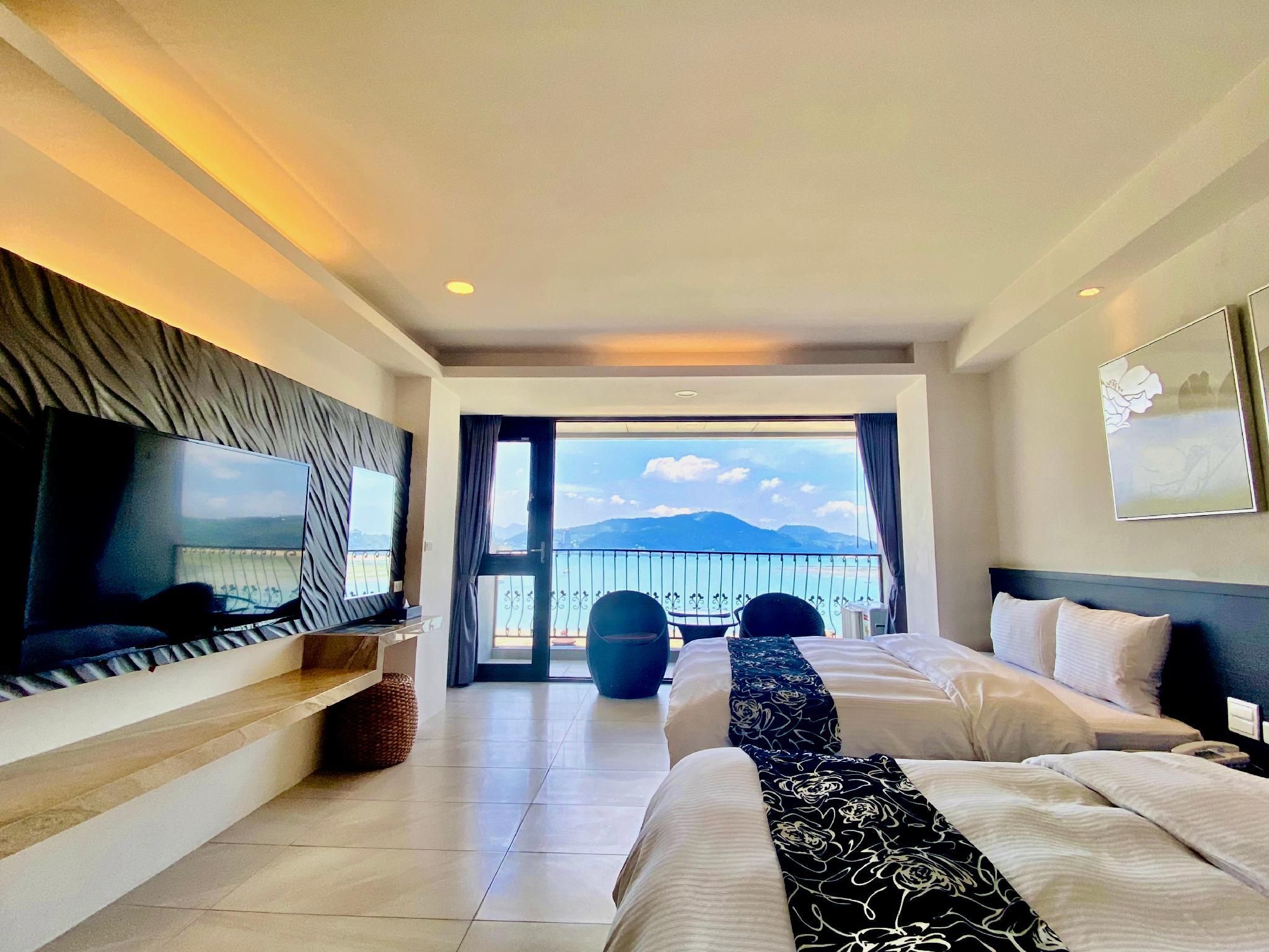 Lake View Quad Room - High Floor