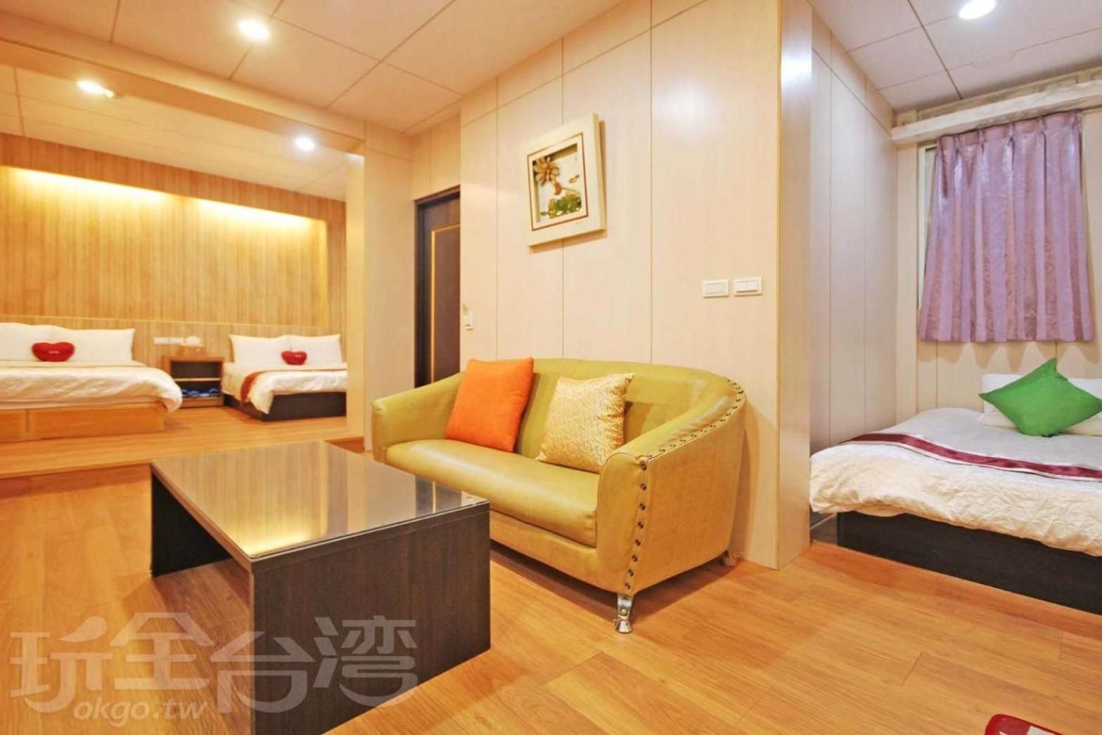 Family Room for 5 Adults