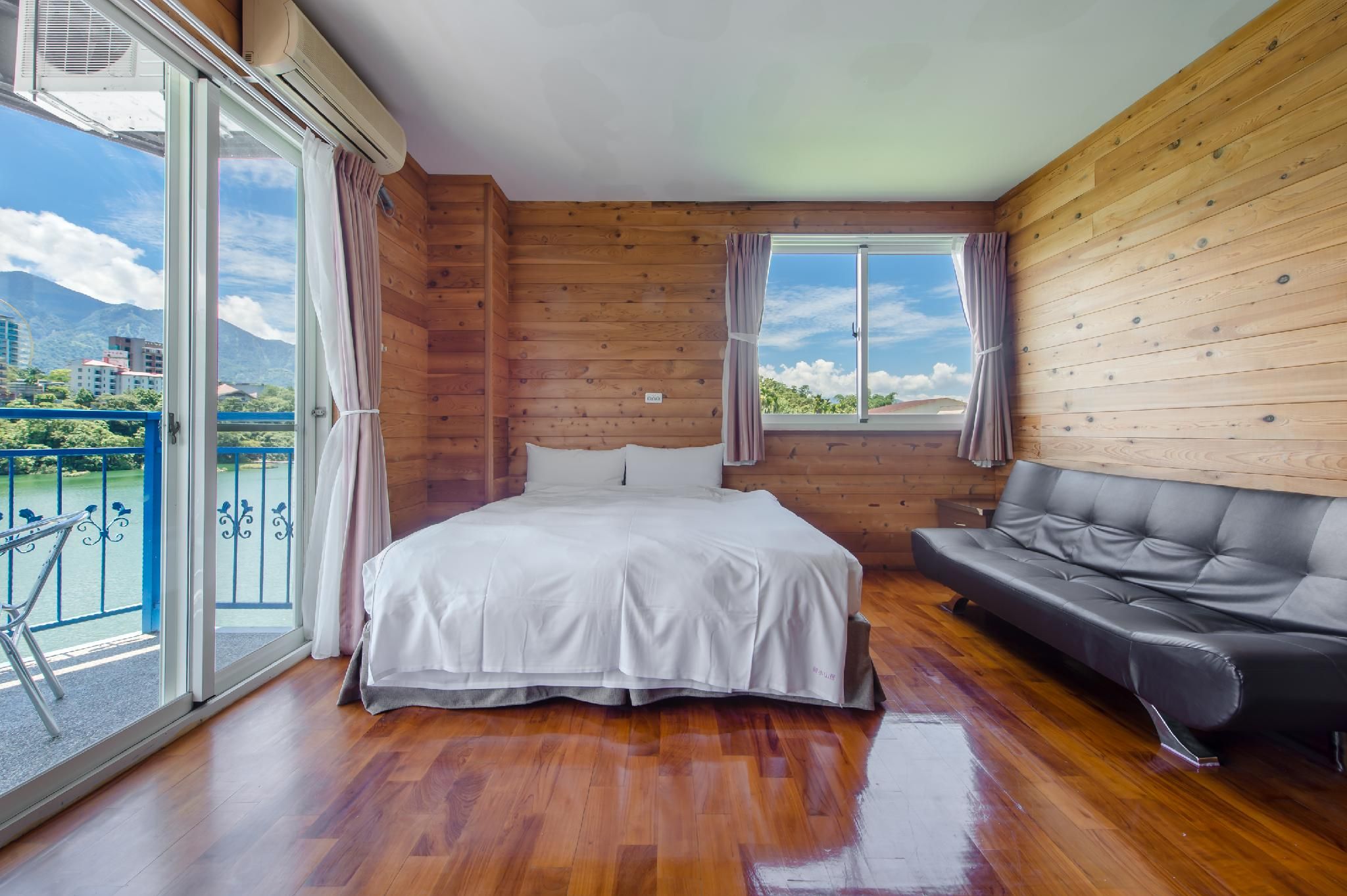 Guest room, 1 King, Lake view