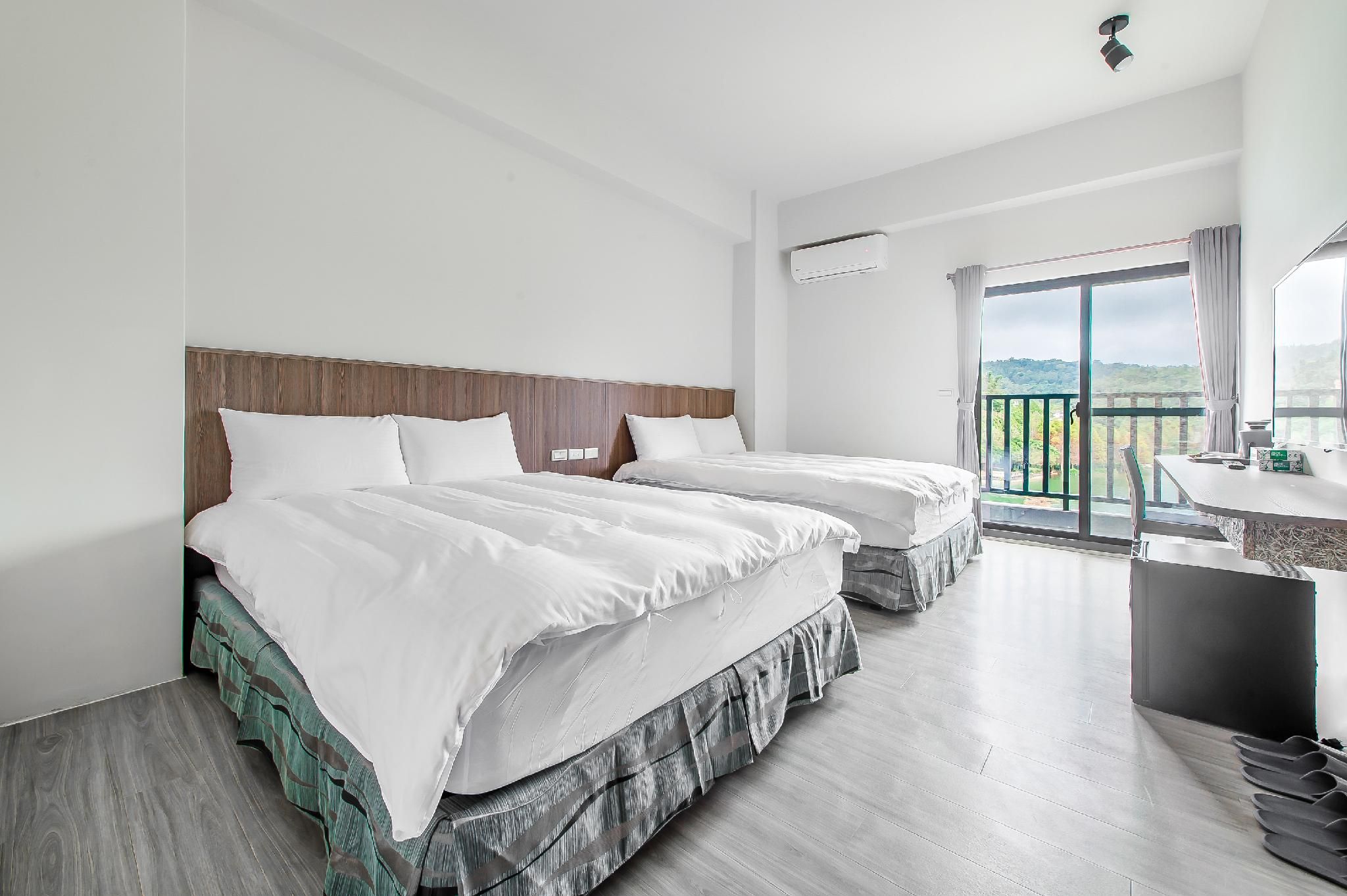 Lake View Quadruple Room