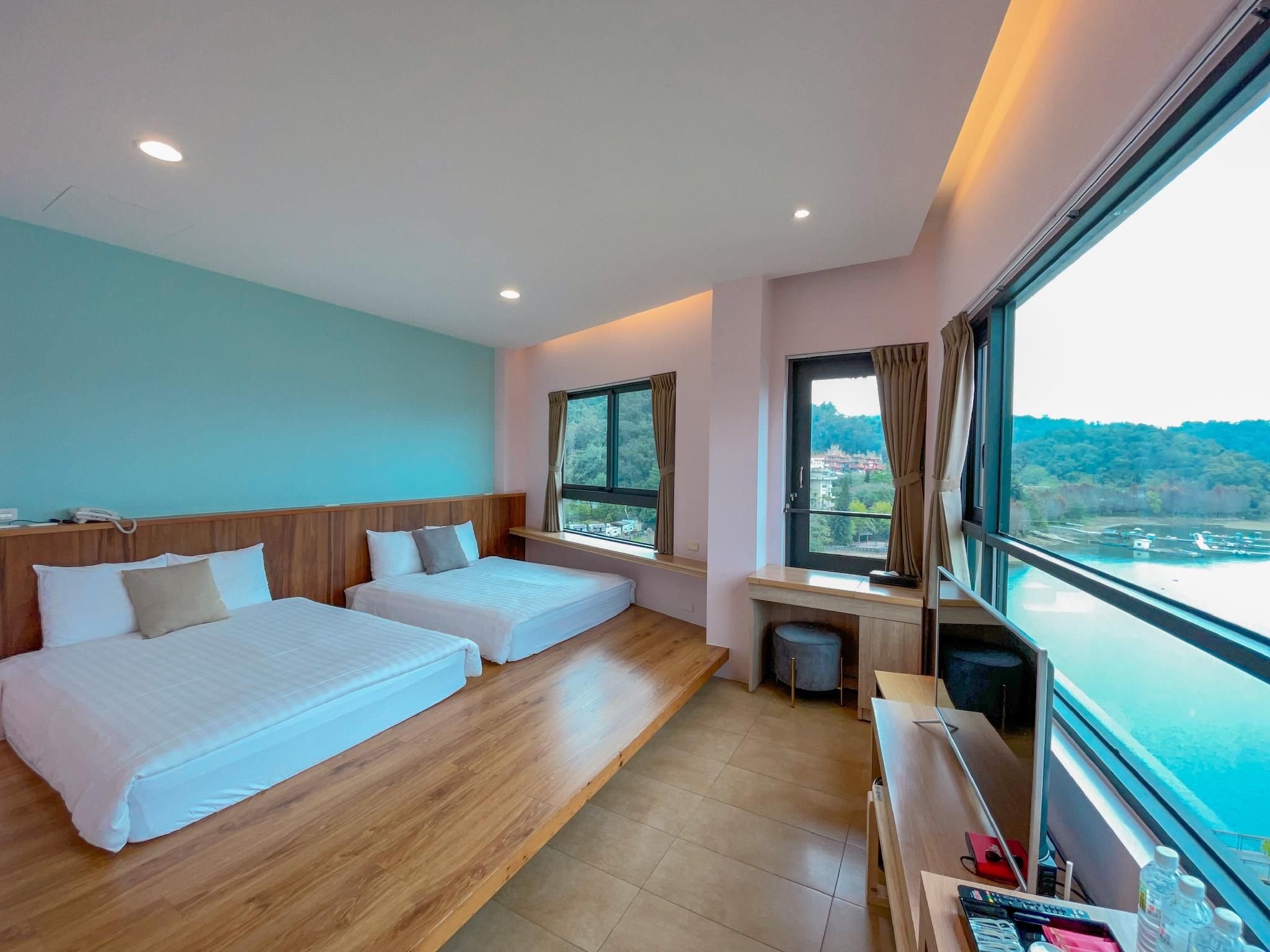 Lake View Quadruple Room