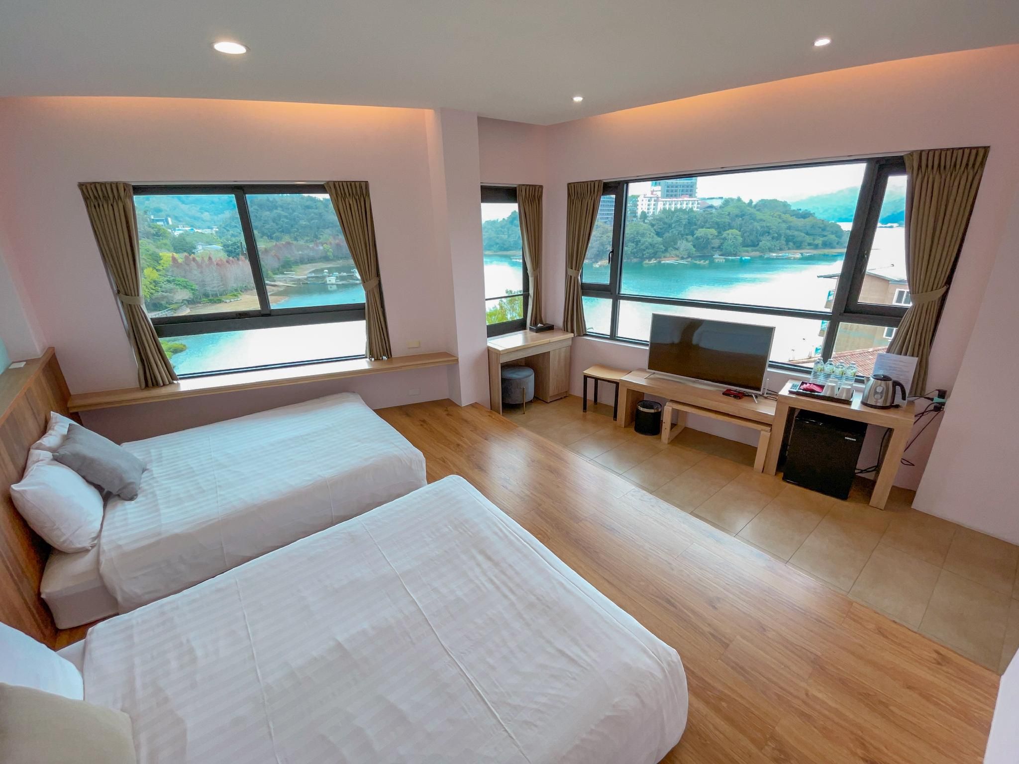 Lake View Quadruple Room