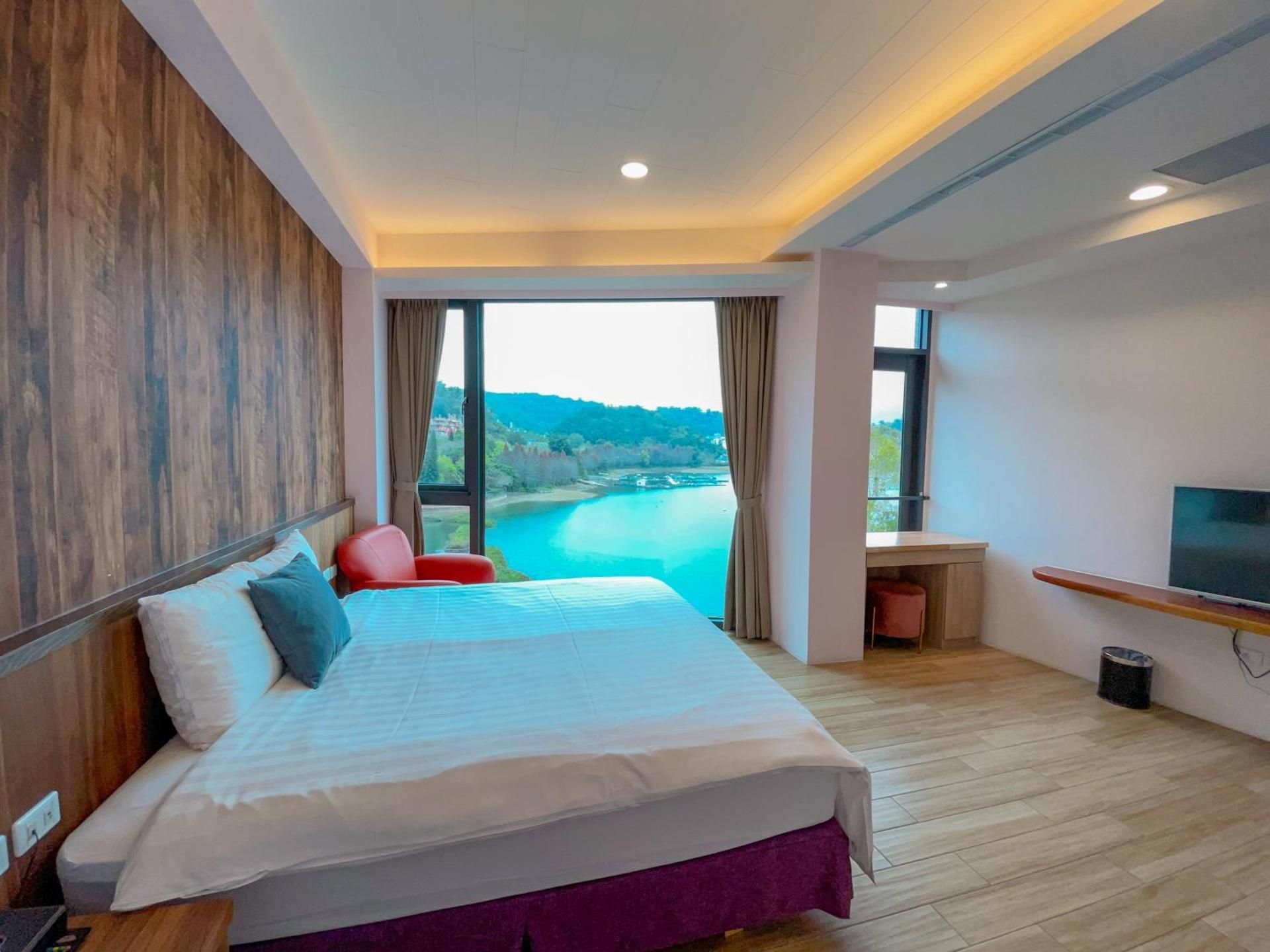 Lake View - Double Room