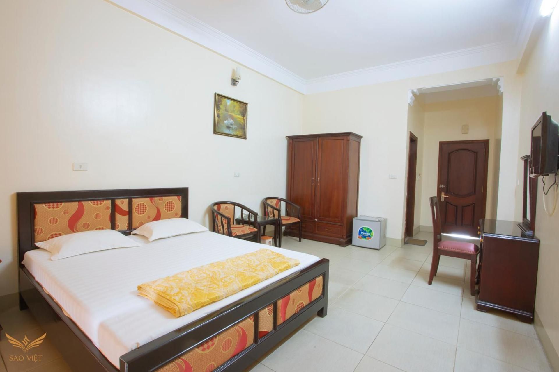 1 Queen Room