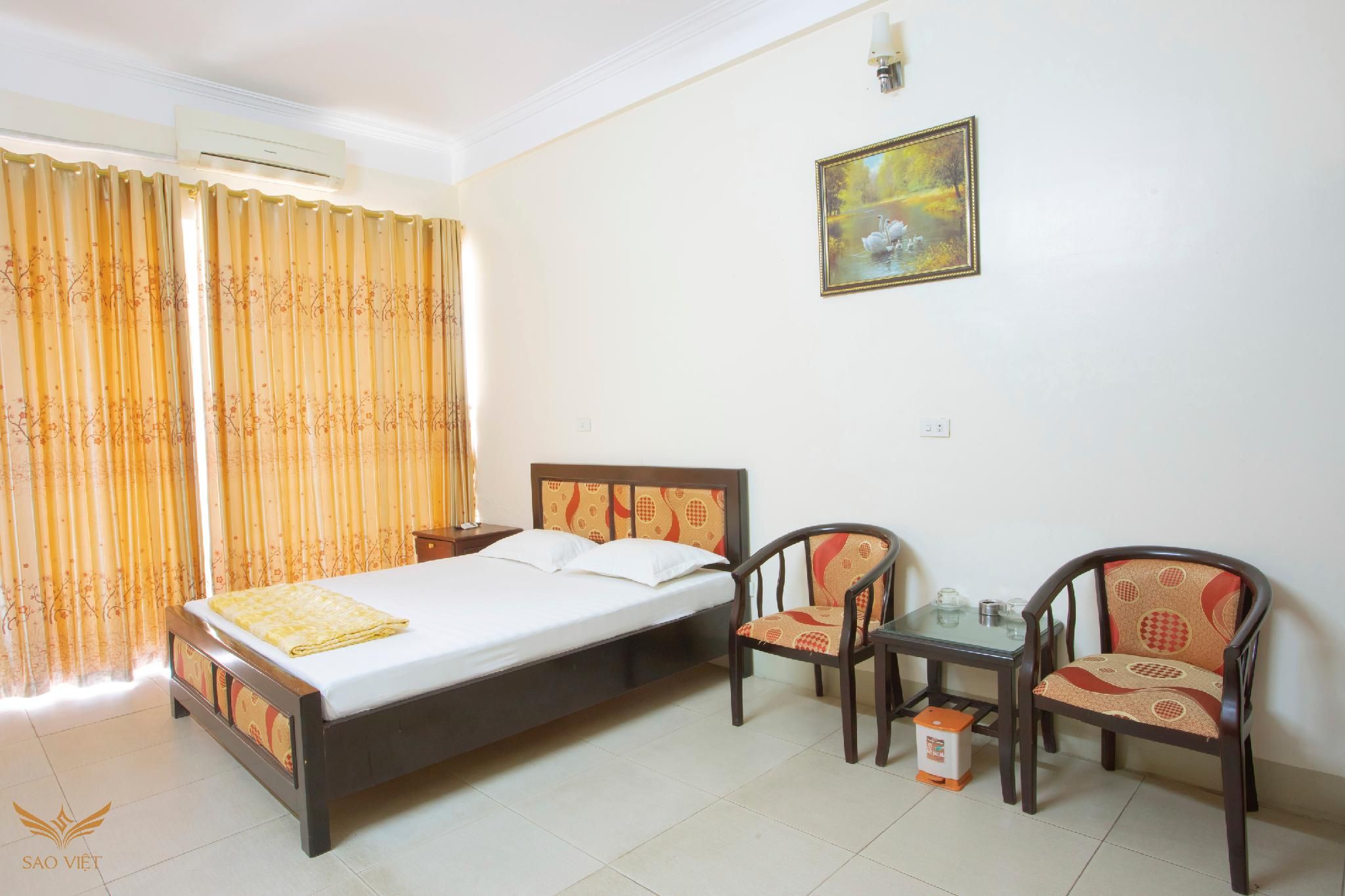 1 Queen Room