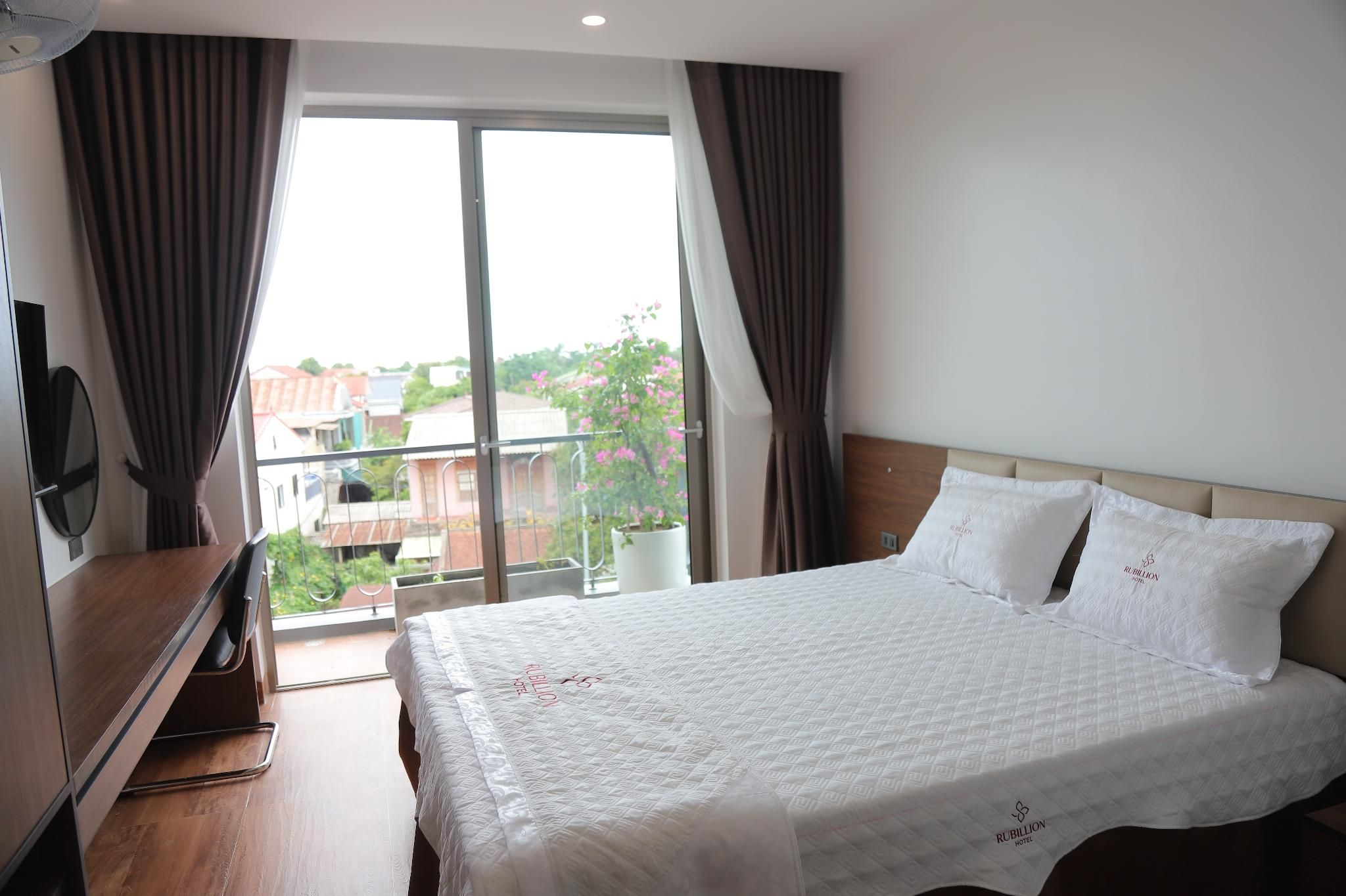 Queen Room with Balcony
