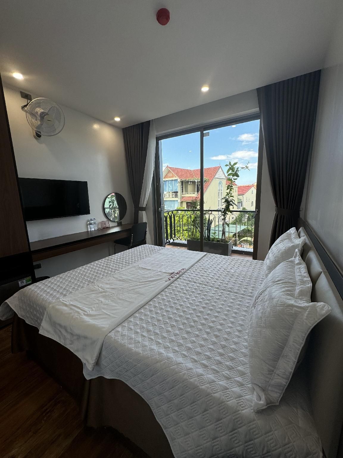 Queen Room with Balcony