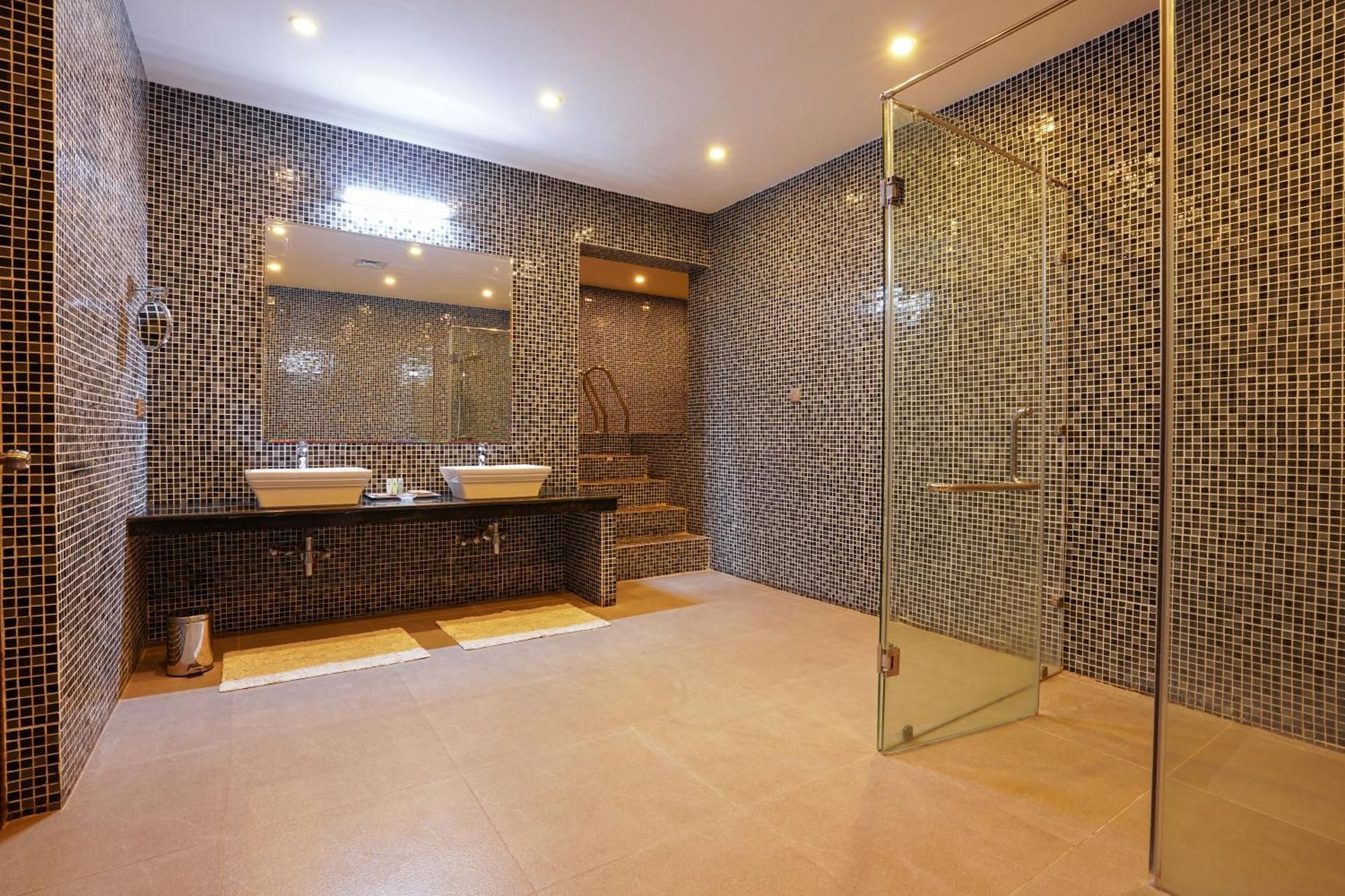 Suite with Pool View