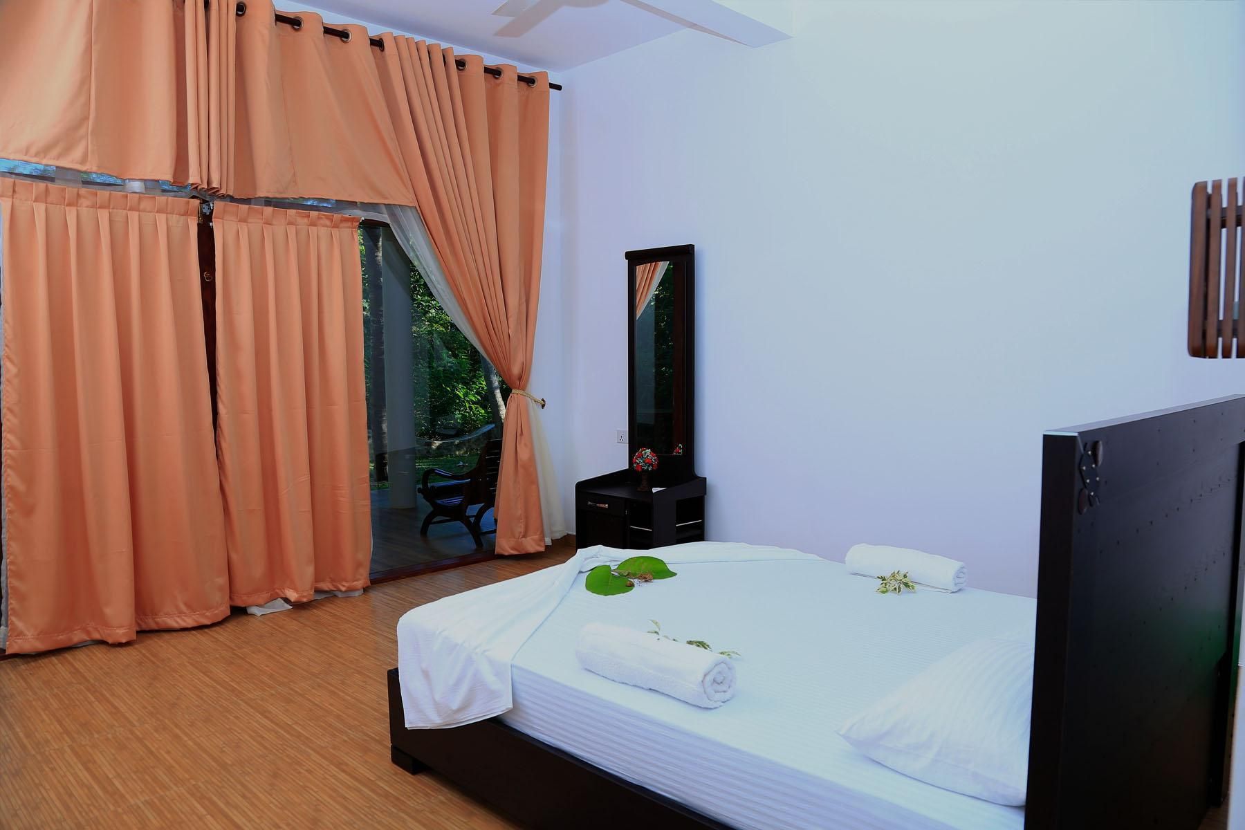 Hotel River Edge Deluxe Double Room 3