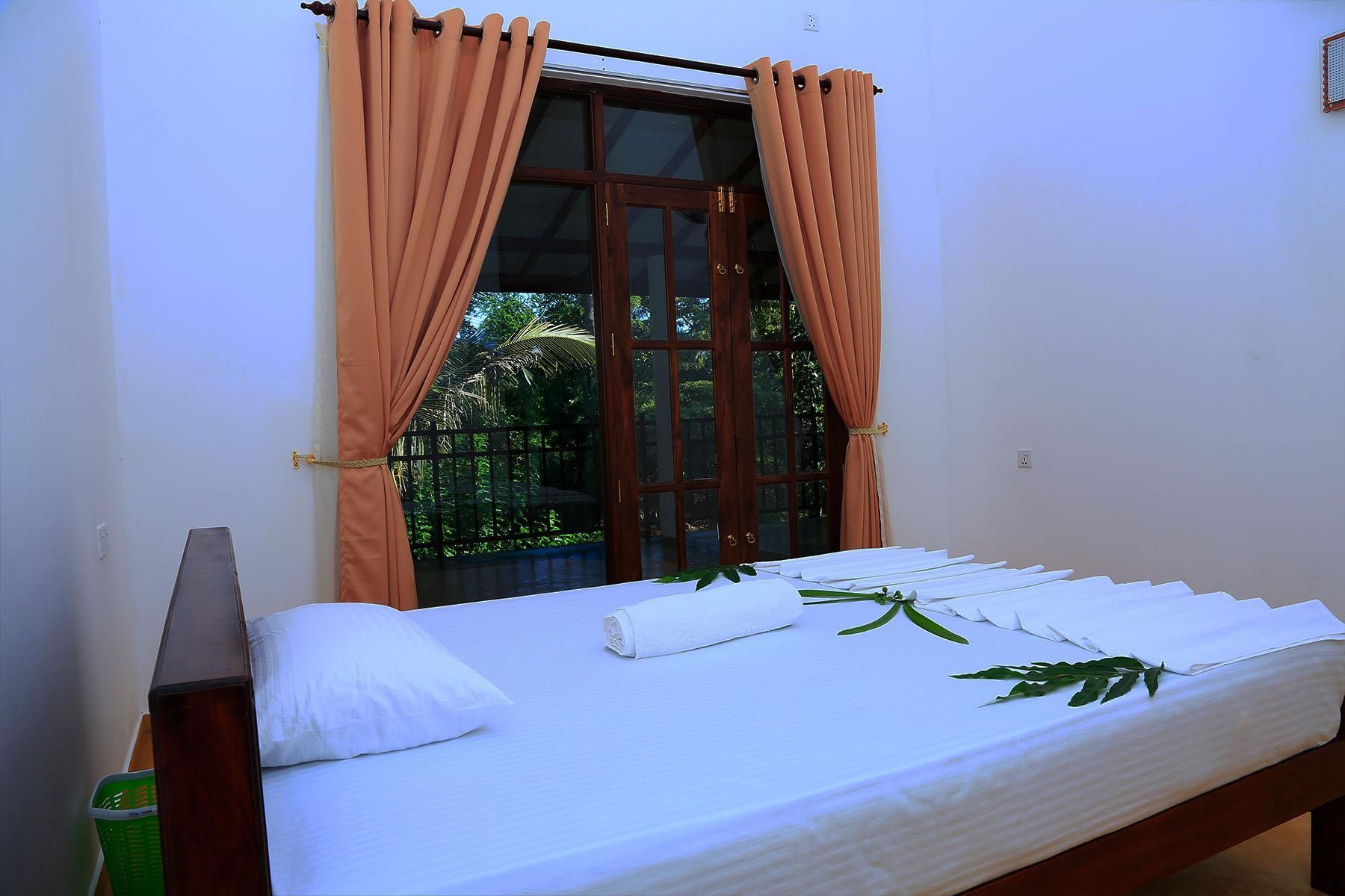 Hotel River Edge Deluxe Double Room 2