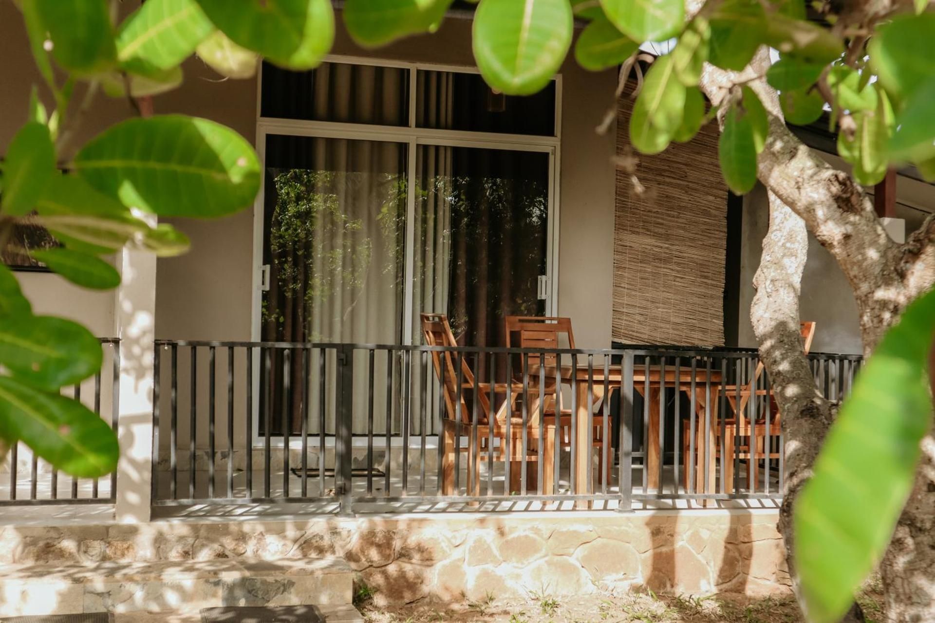 Saffron Lake Yala Standard Room 3