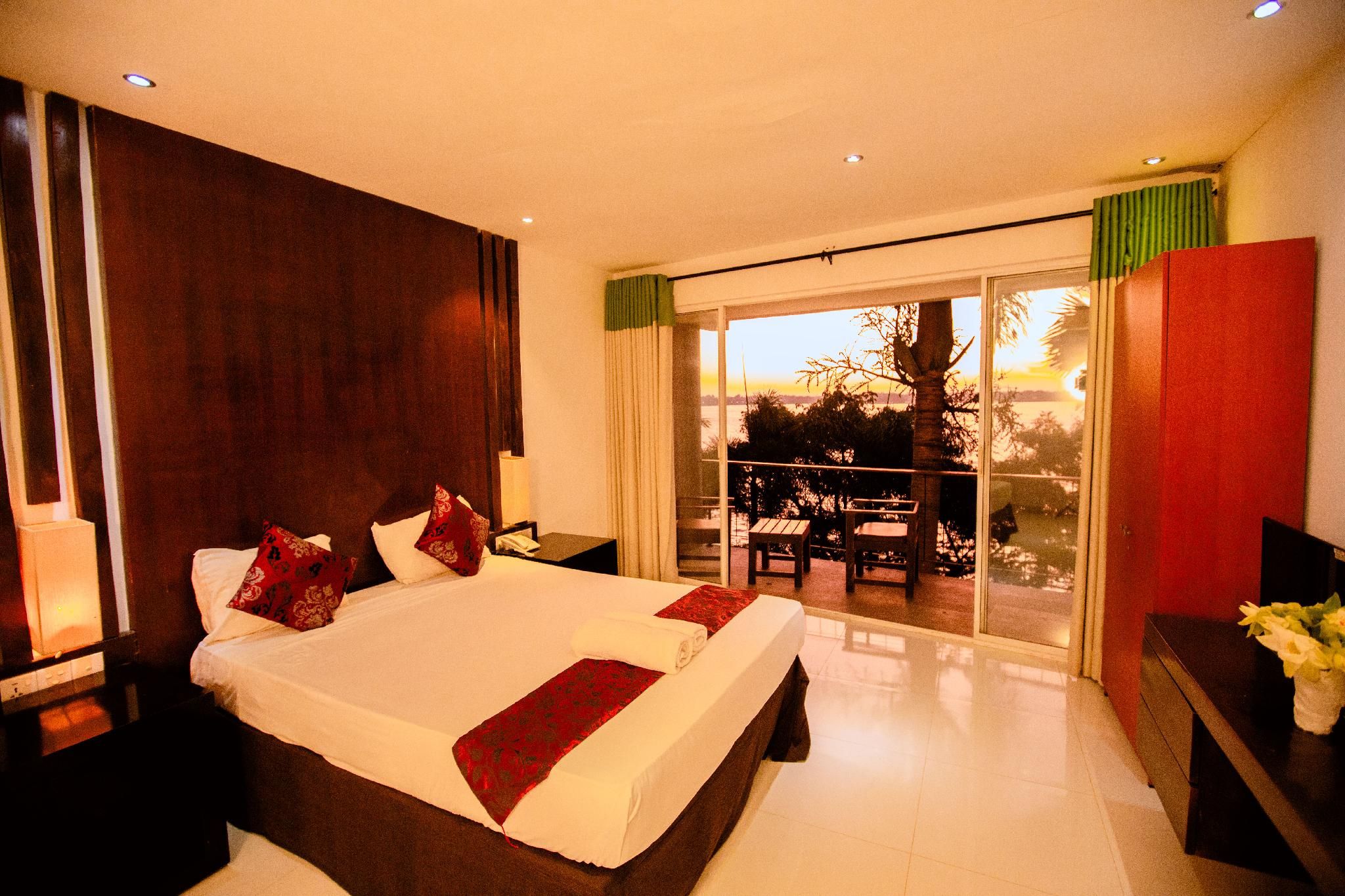 Lake Wind Resort  Deluxe Lake View