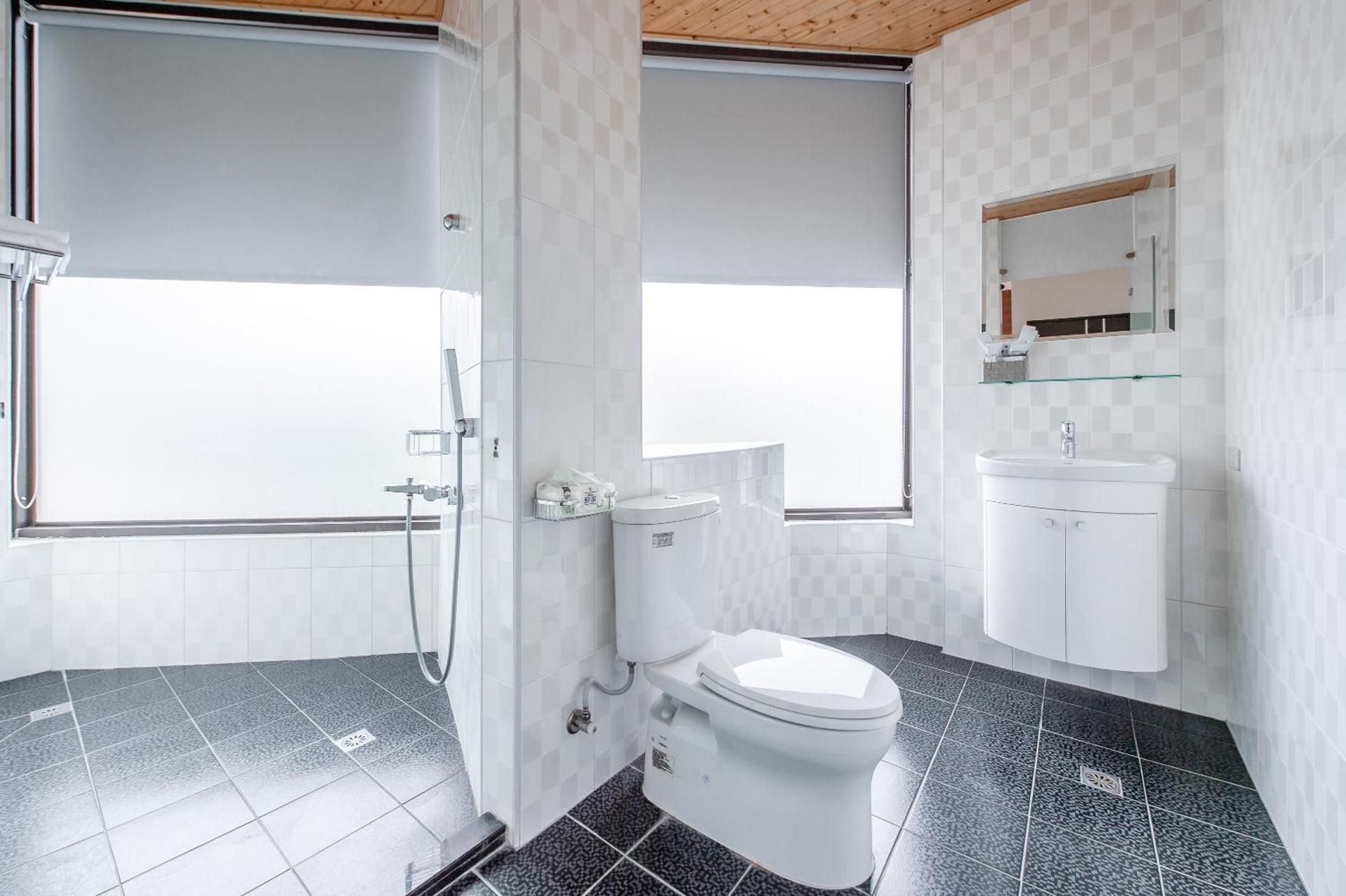 Lightness Station Inn City View Twin 3