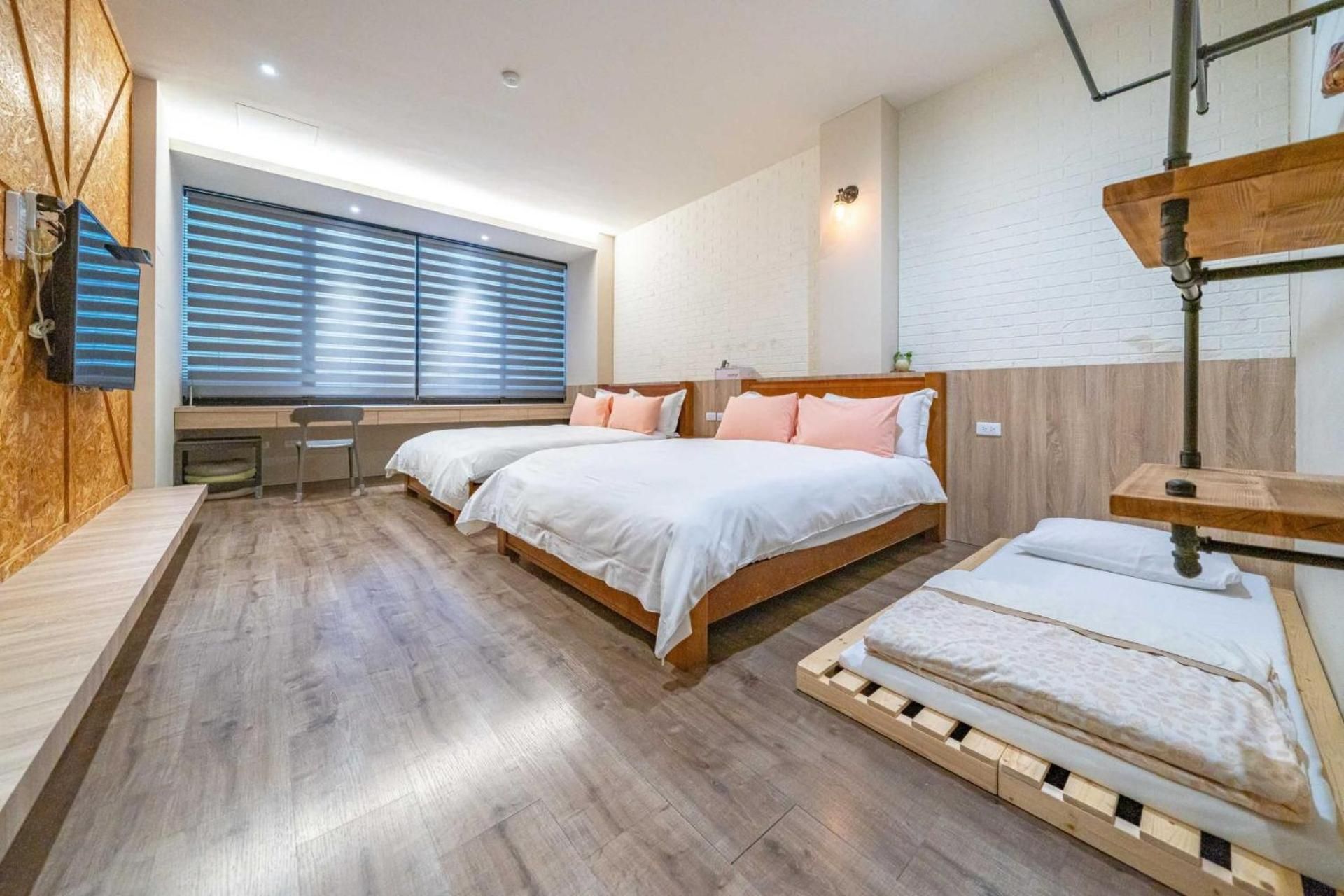 Enjoy Home Stay Deluxe Quadruple Room