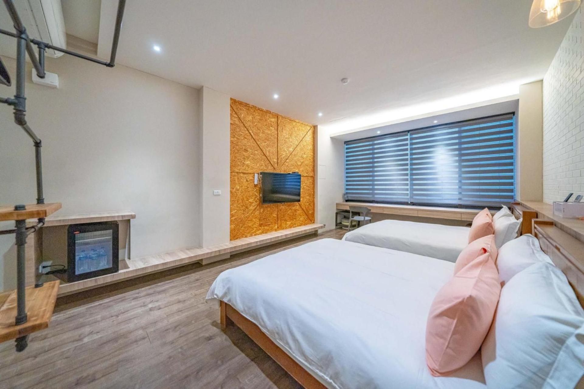 Enjoy Home Stay Deluxe Quadruple Room 2