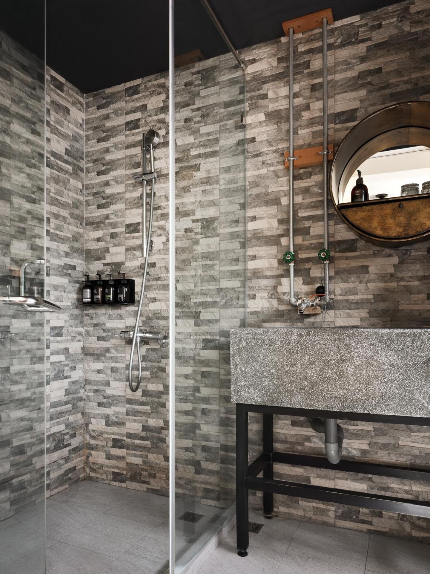 Apartment with Shower