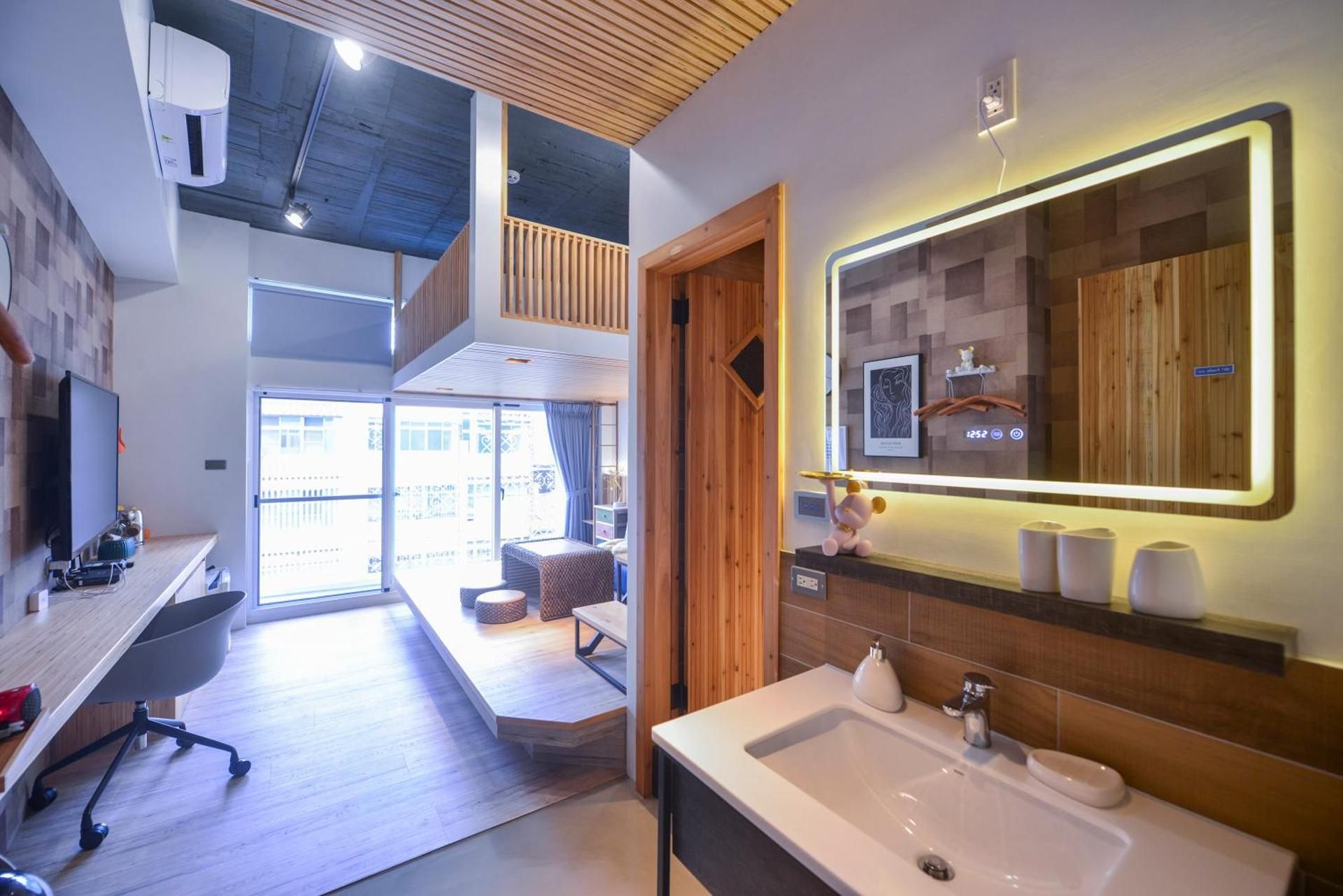 Deluxe Double Room with Shower